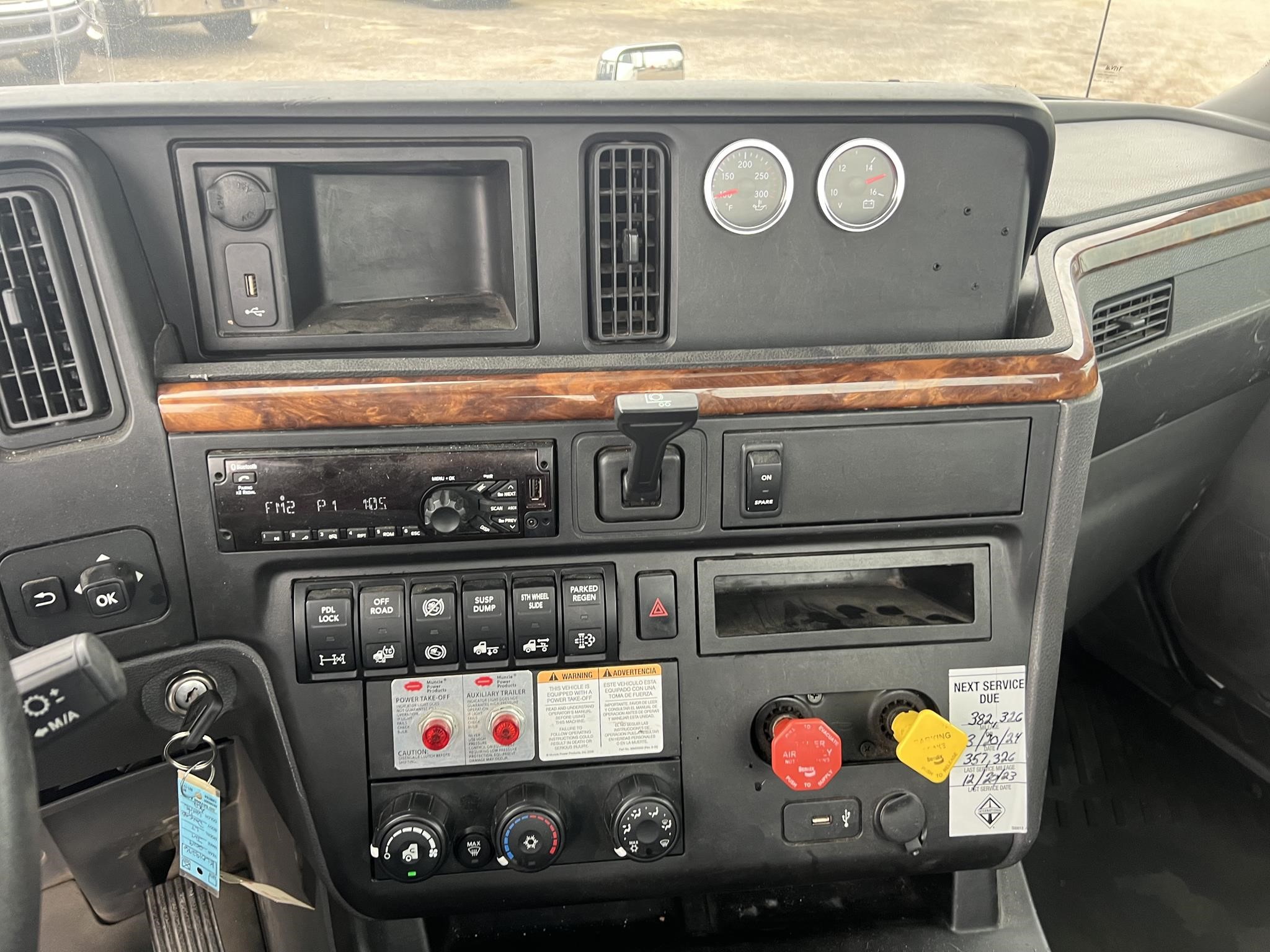 2019 INTERNATIONAL LT - image 5 of 6