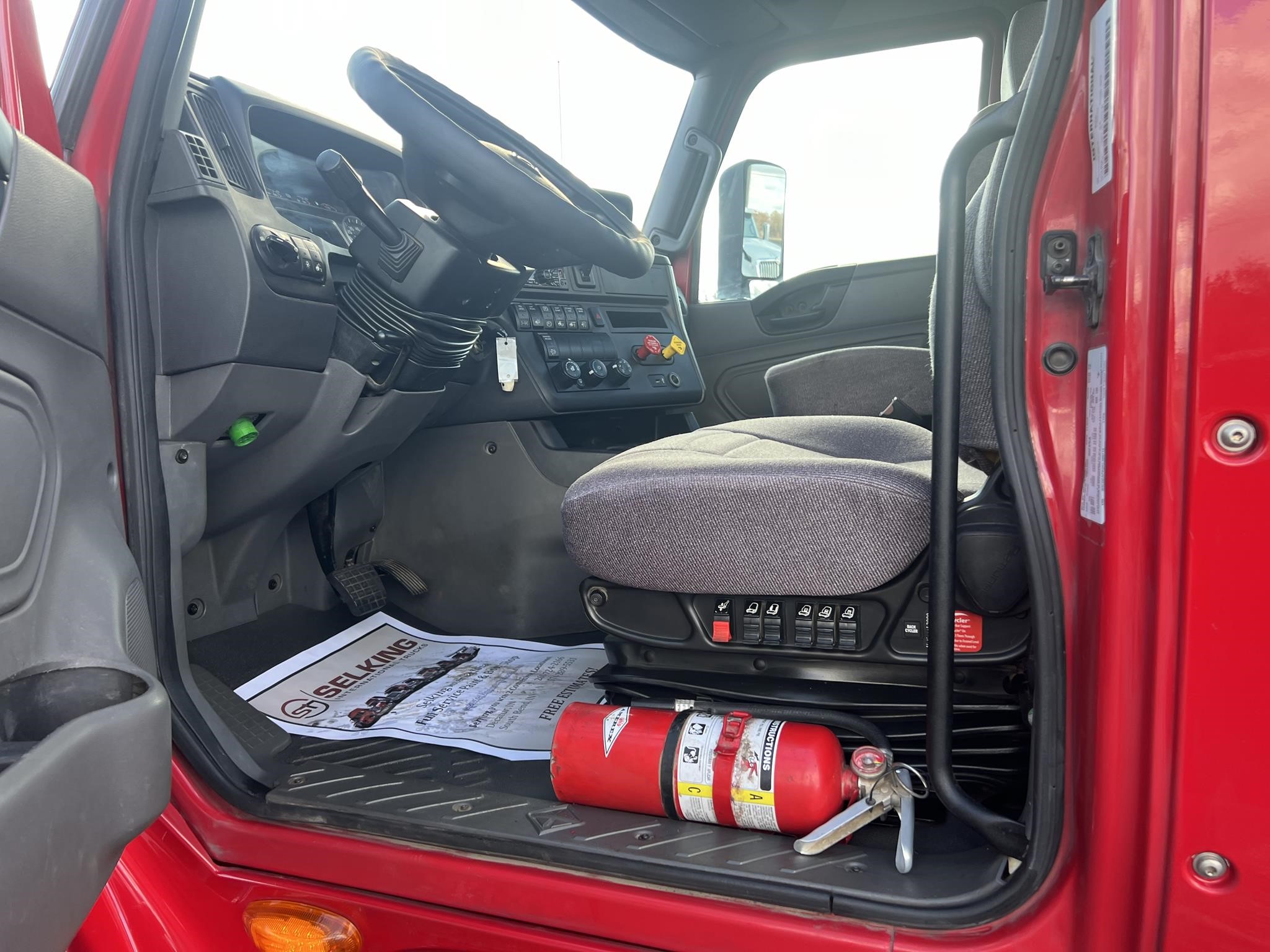 2019 INTERNATIONAL LT - image 6 of 6