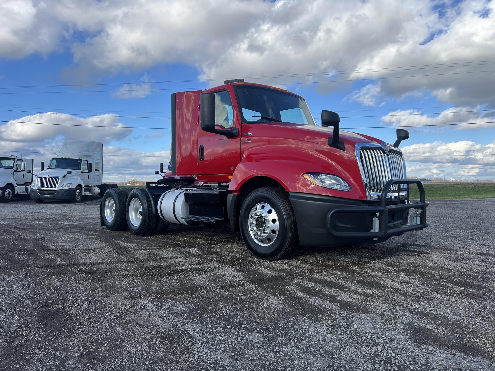 2019 INTERNATIONAL LT - image 1 of 6