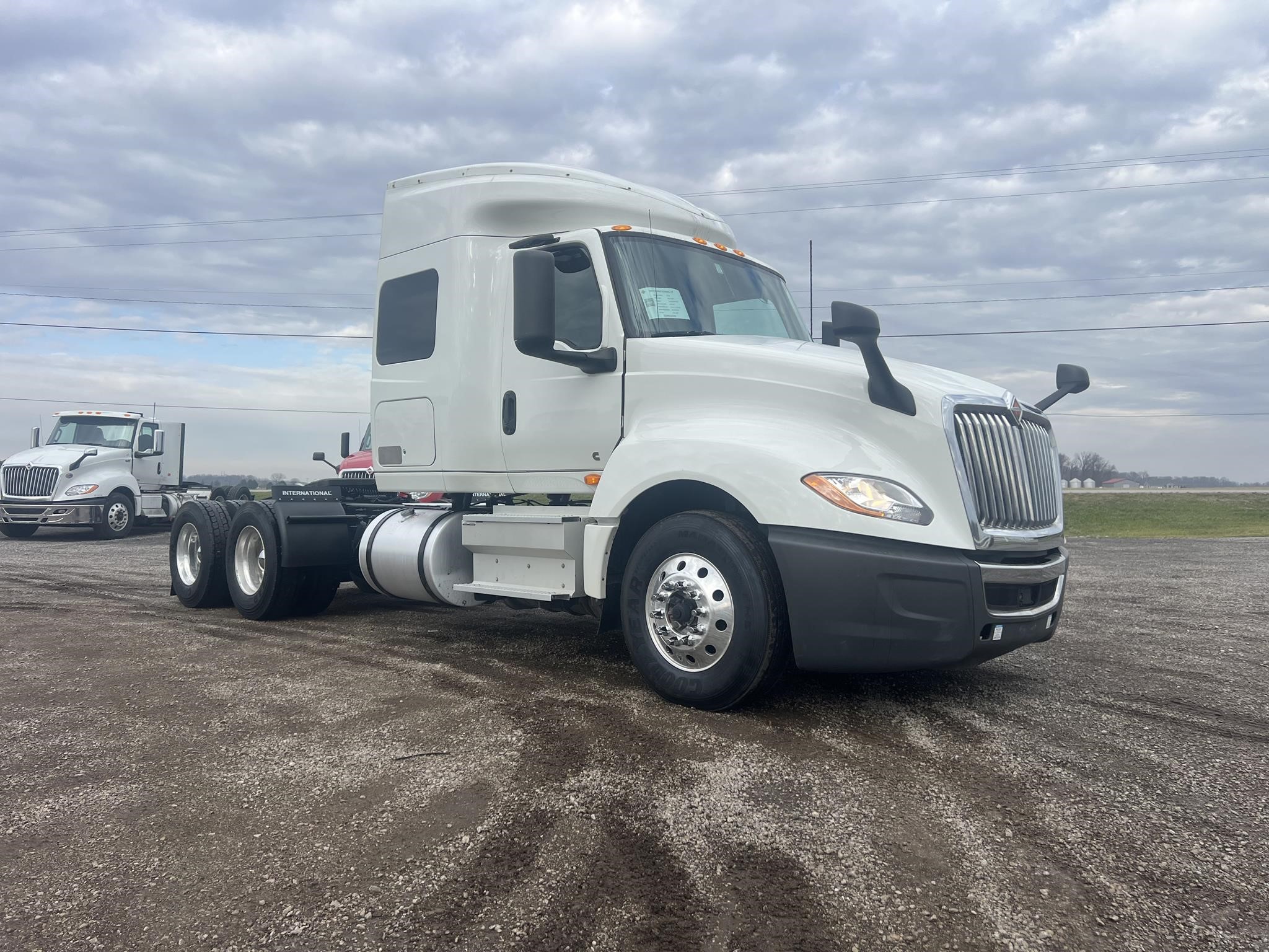 2019 INTERNATIONAL LT - image 1 of 6