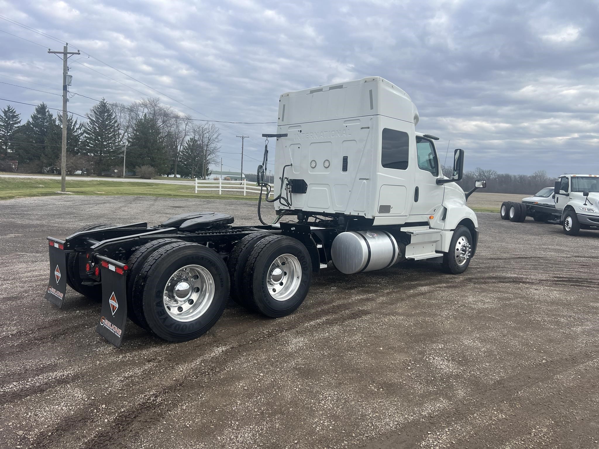 2019 INTERNATIONAL LT - image 3 of 6