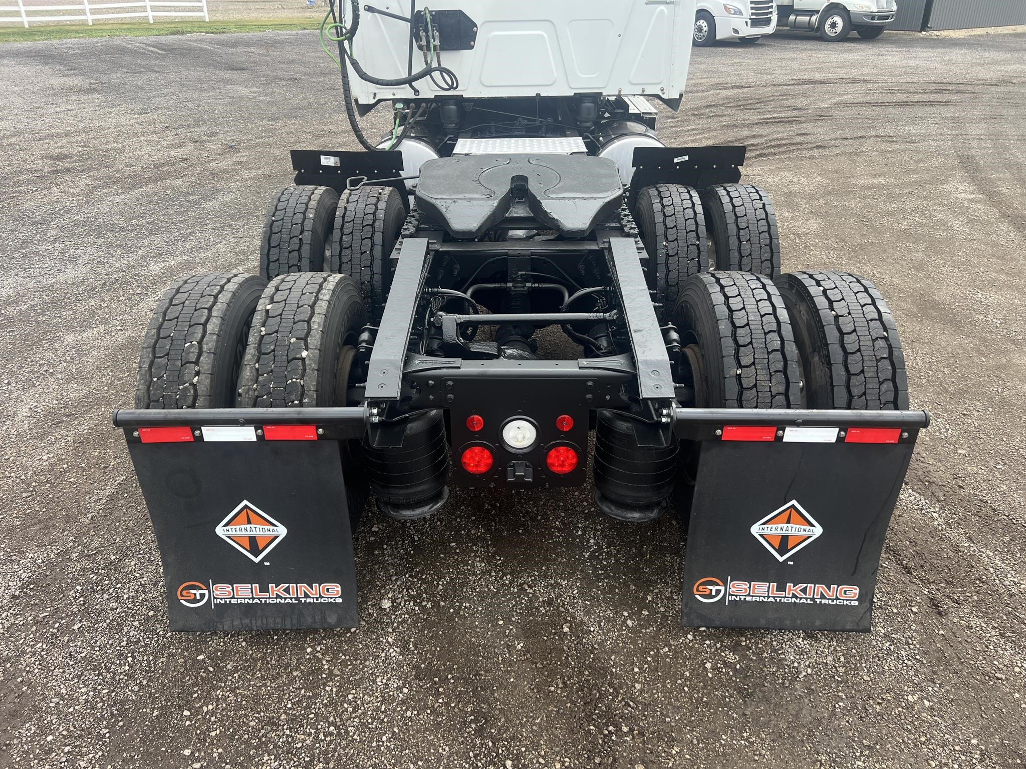 2019 INTERNATIONAL LT - image 5 of 6