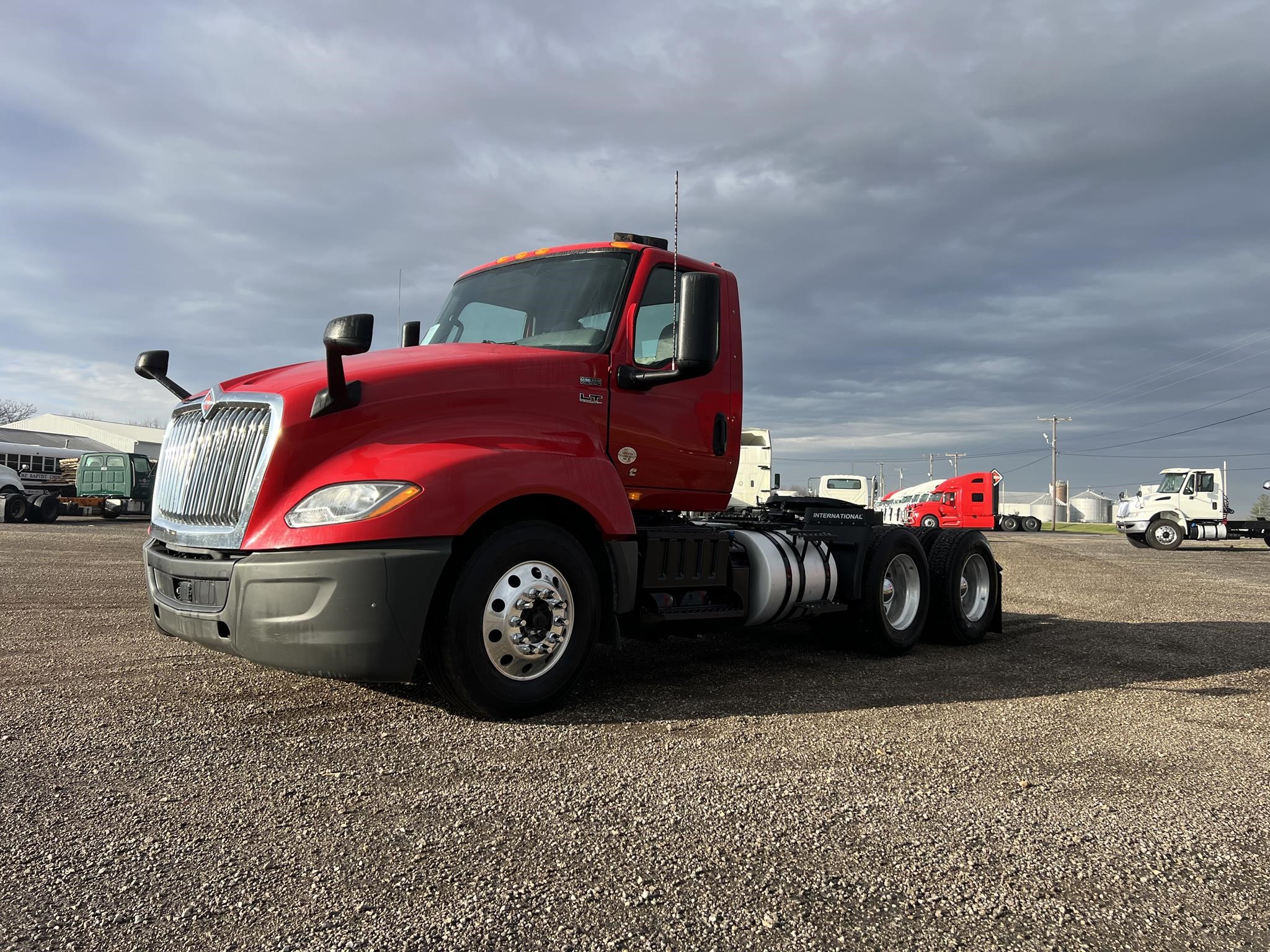 2019 INTERNATIONAL LT - image 1 of 6