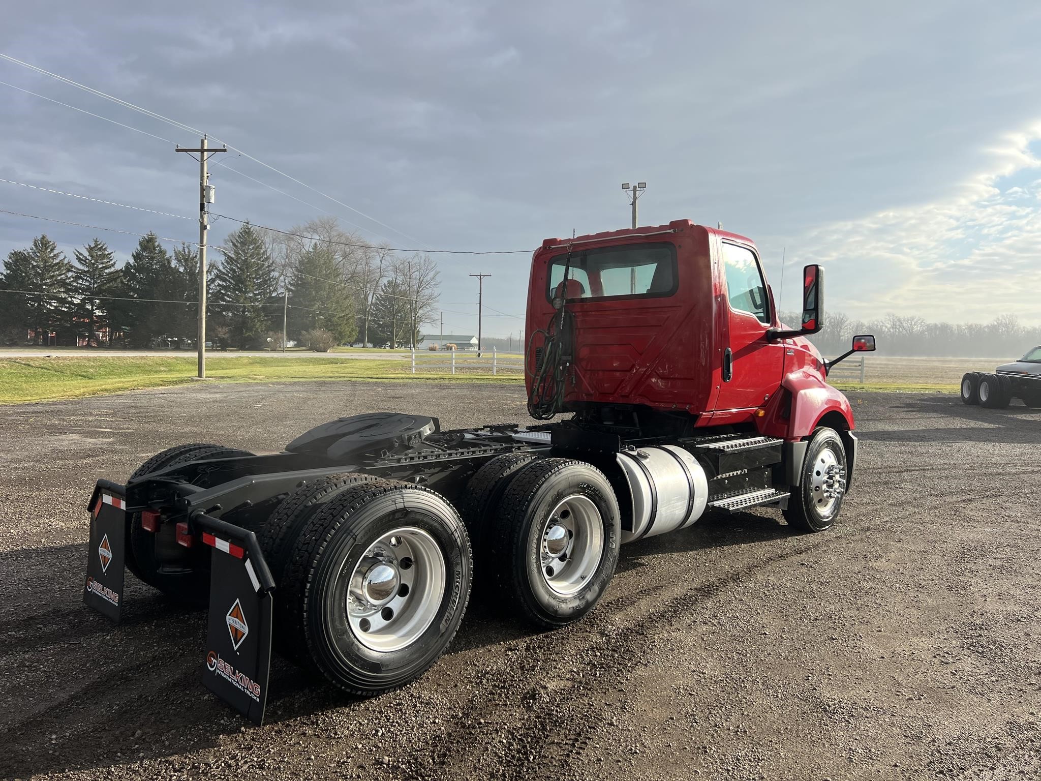 2019 INTERNATIONAL LT - image 3 of 6