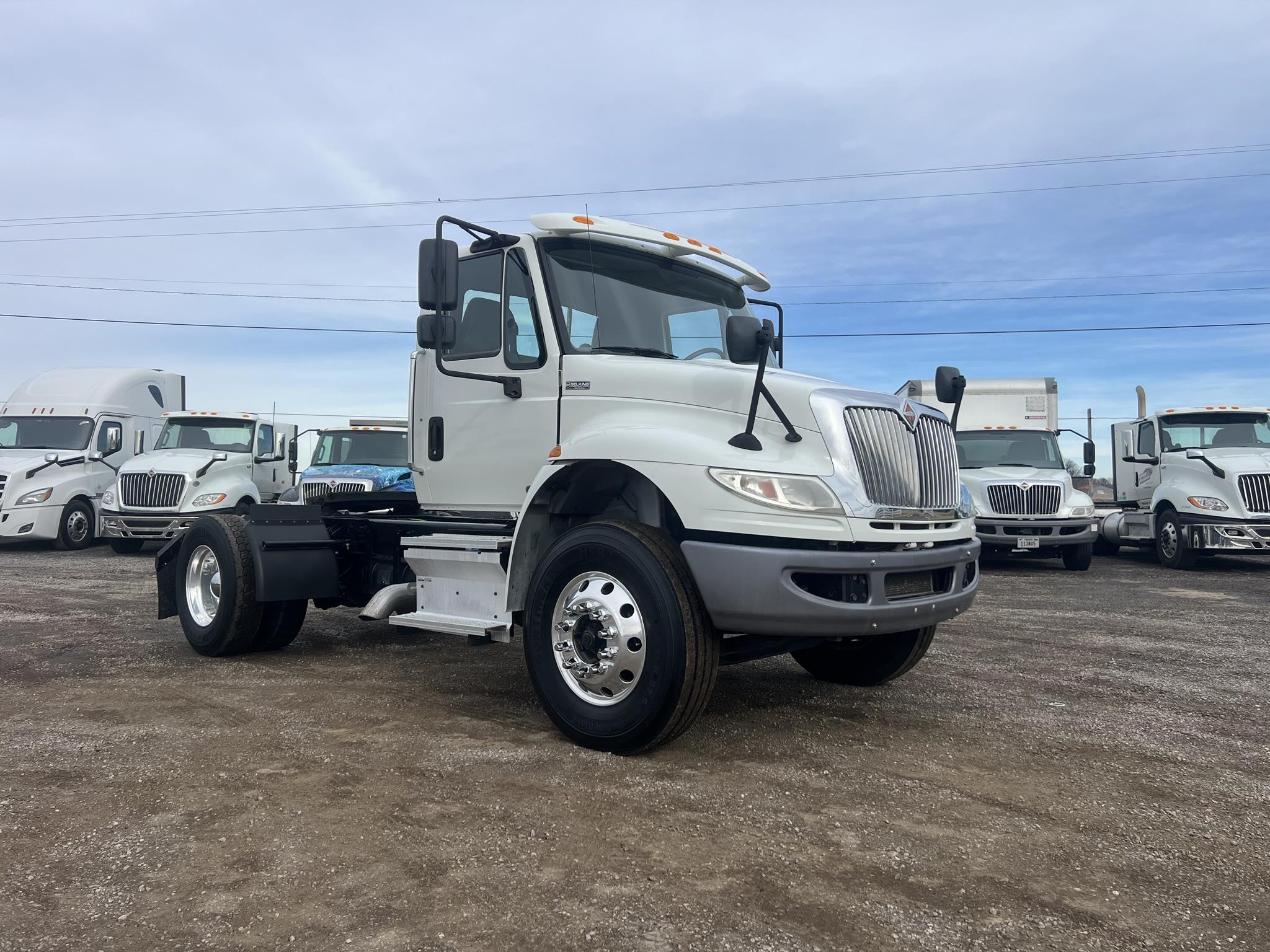 2019 INTERNATIONAL DURASTAR 4400 - image 2 of 6