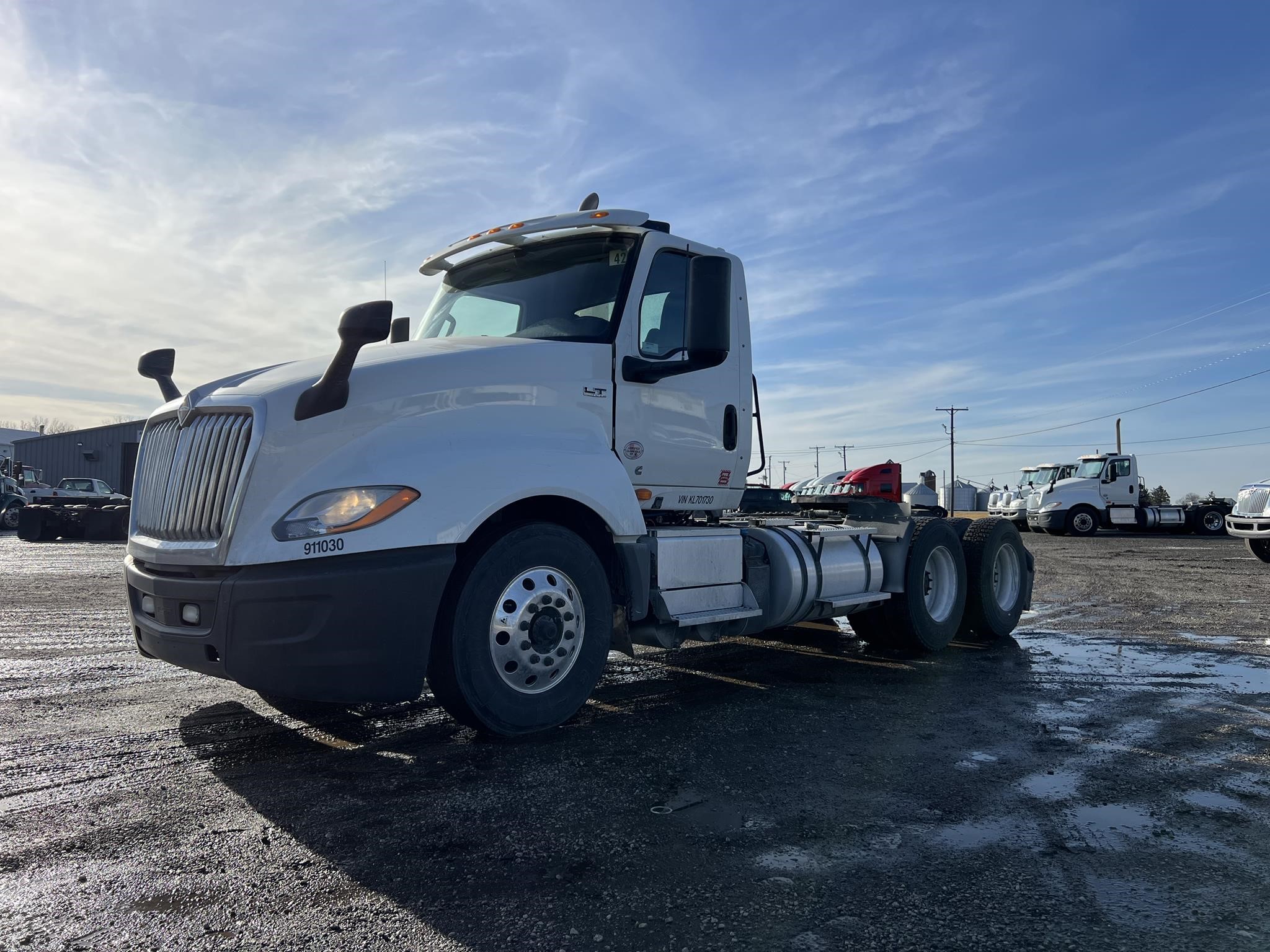 2019 INTERNATIONAL LT - image 1 of 6