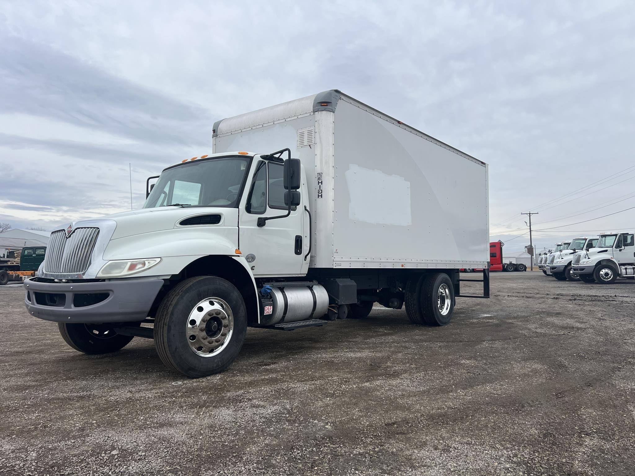 2018 INTERNATIONAL DURASTAR 4300 - image 1 of 6