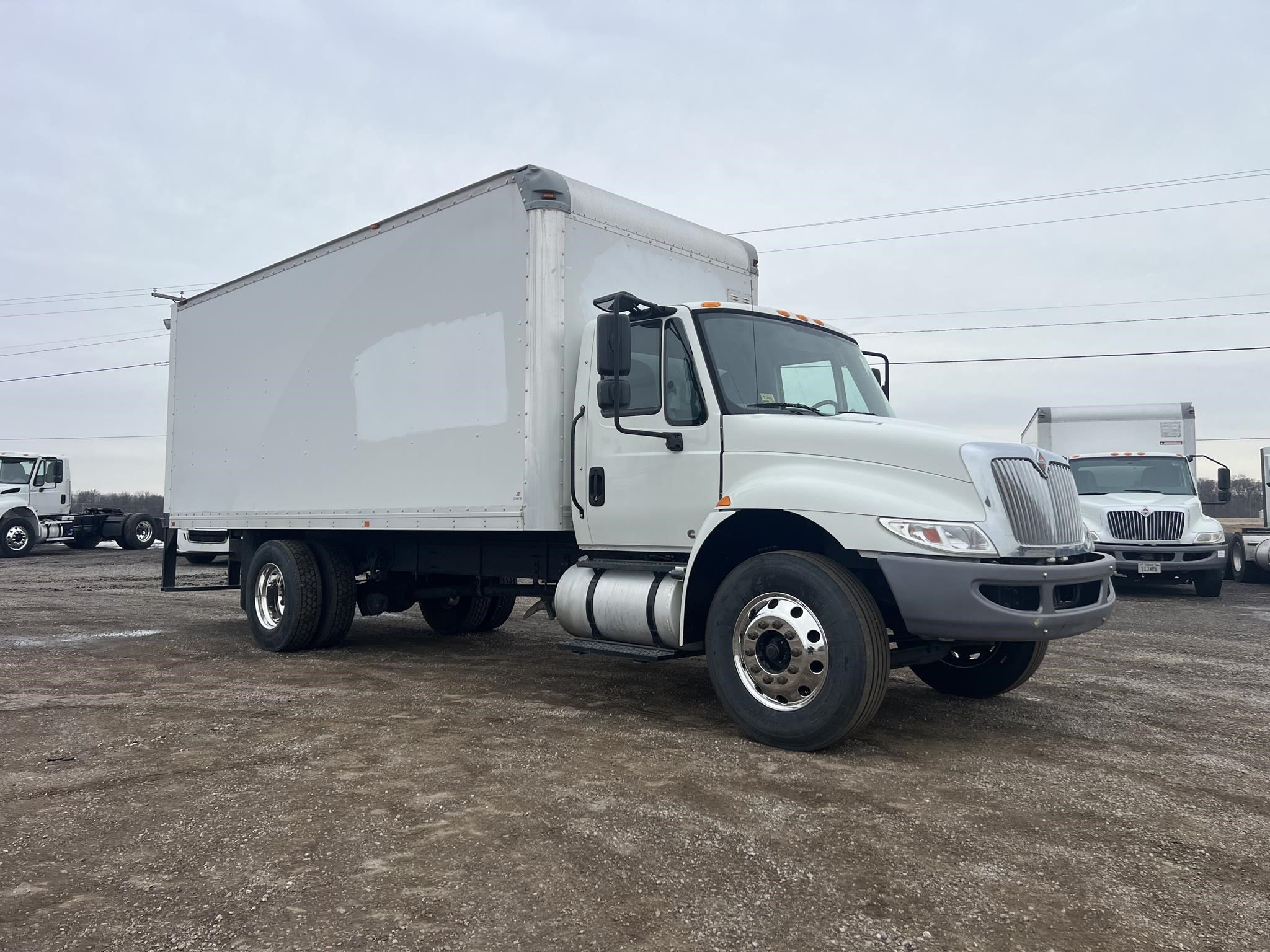 2018 INTERNATIONAL DURASTAR 4300 - image 2 of 6