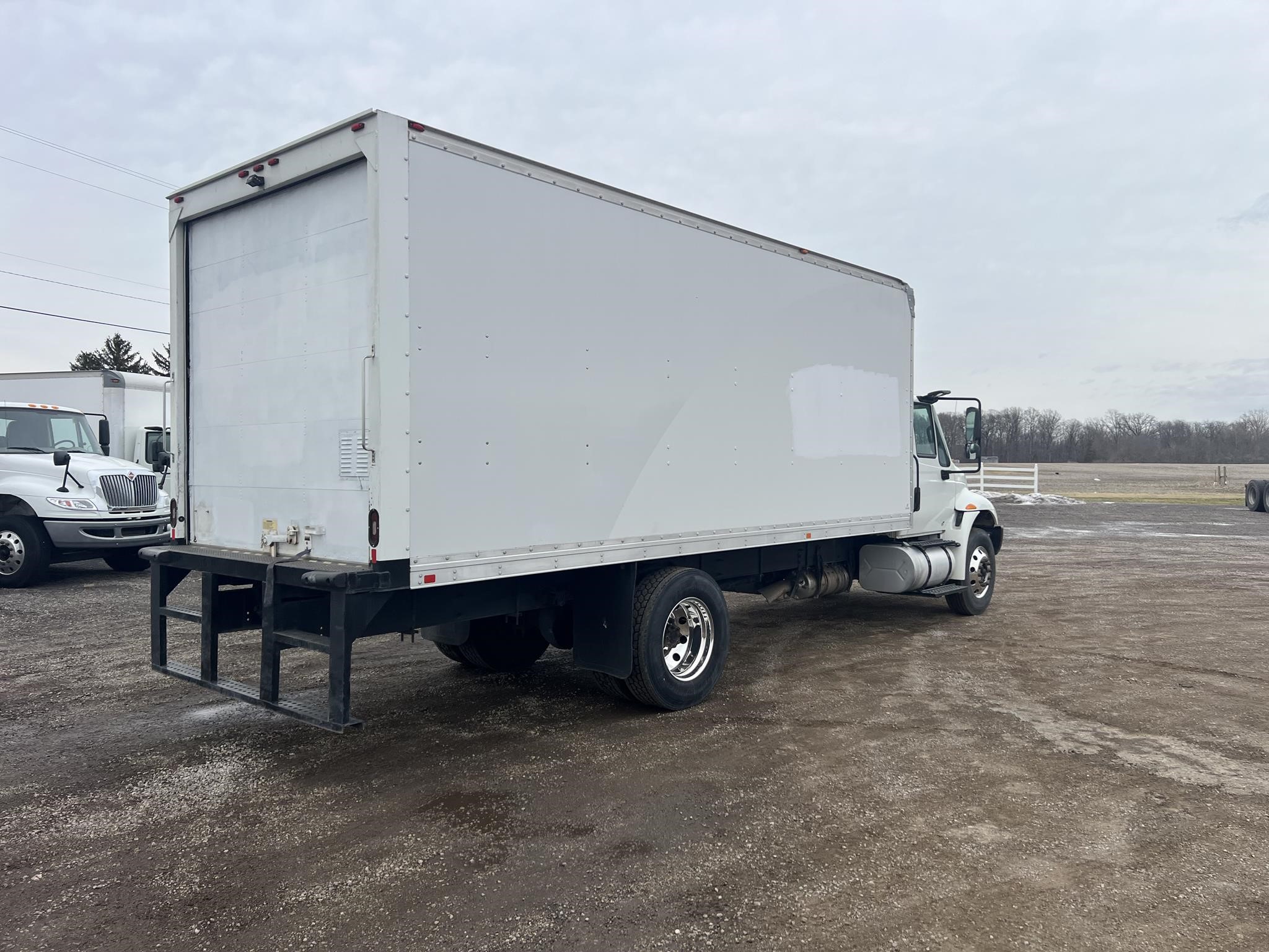 2018 INTERNATIONAL DURASTAR 4300 - image 3 of 6