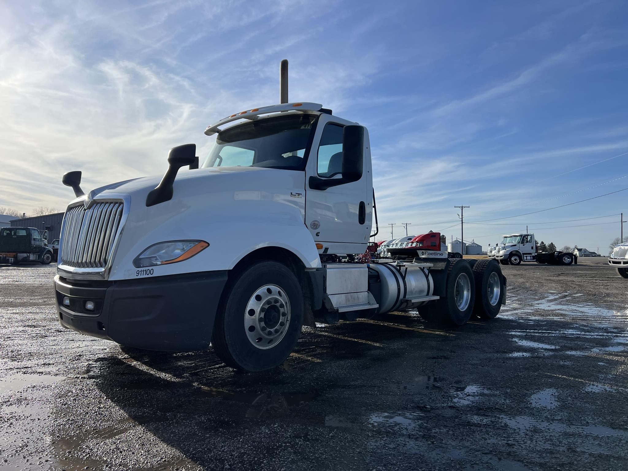 2019 INTERNATIONAL LT - image 2 of 6