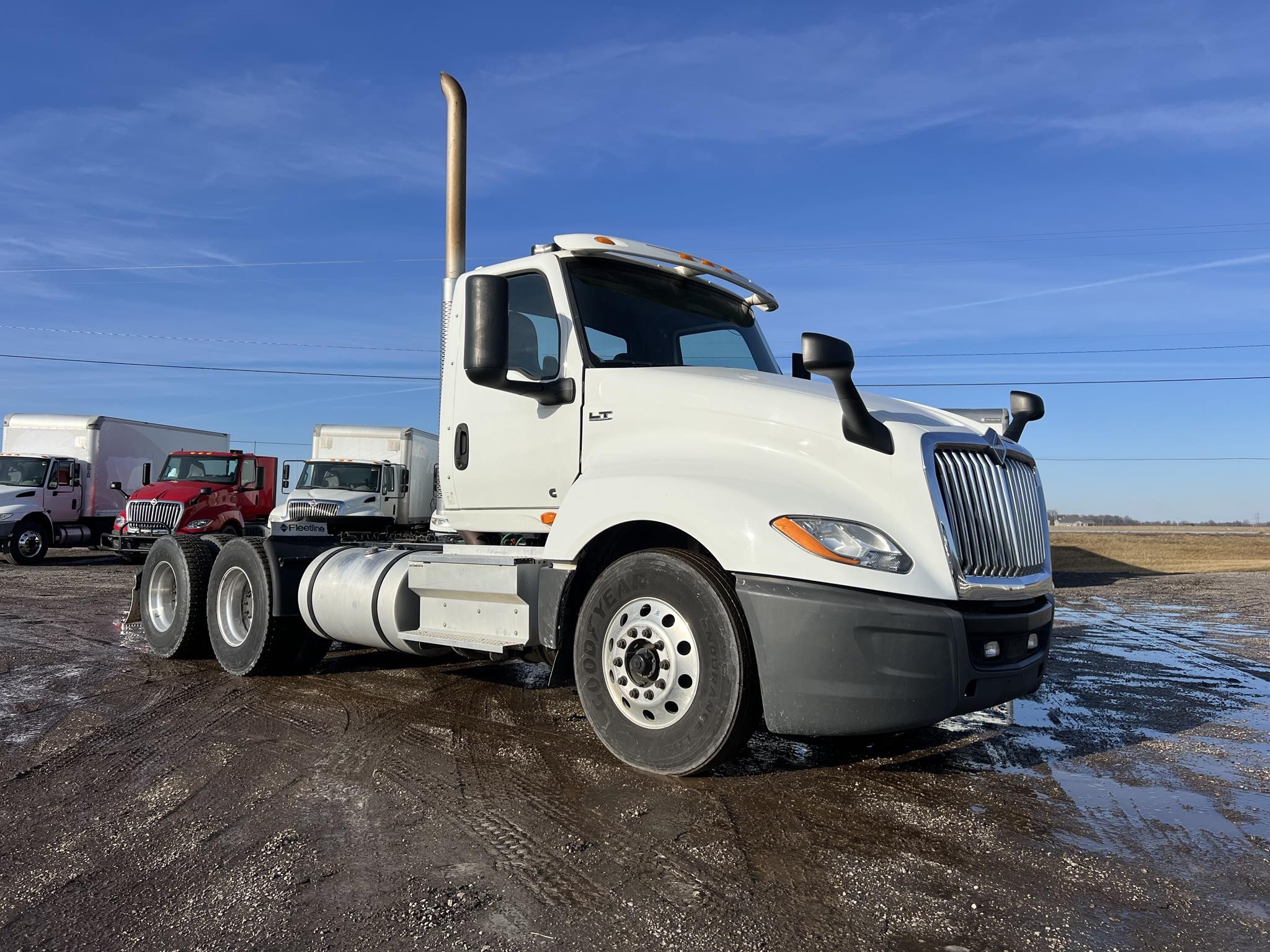 2019 INTERNATIONAL LT - image 1 of 6