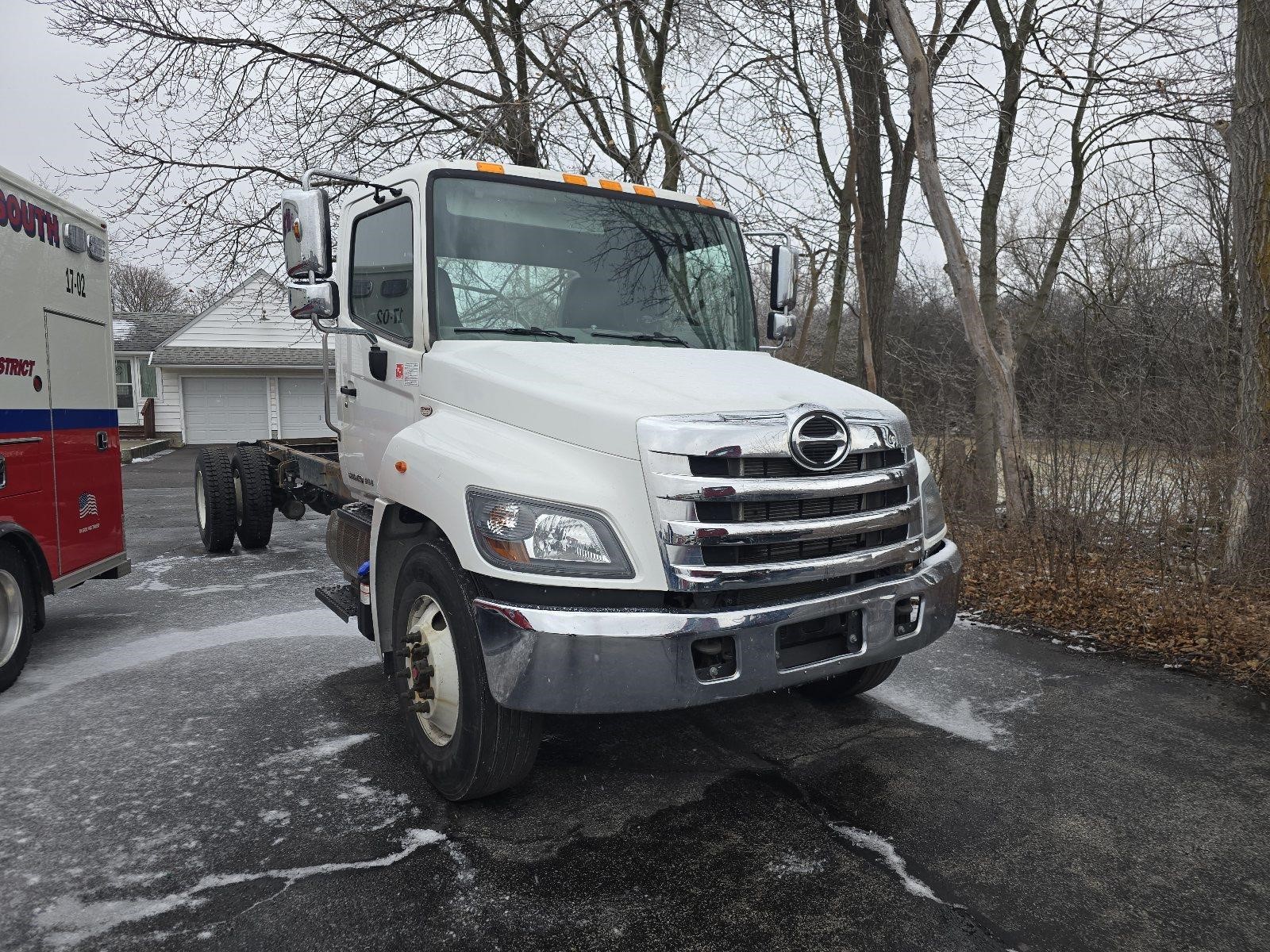 2019 HINO 338 - image 1 of 6