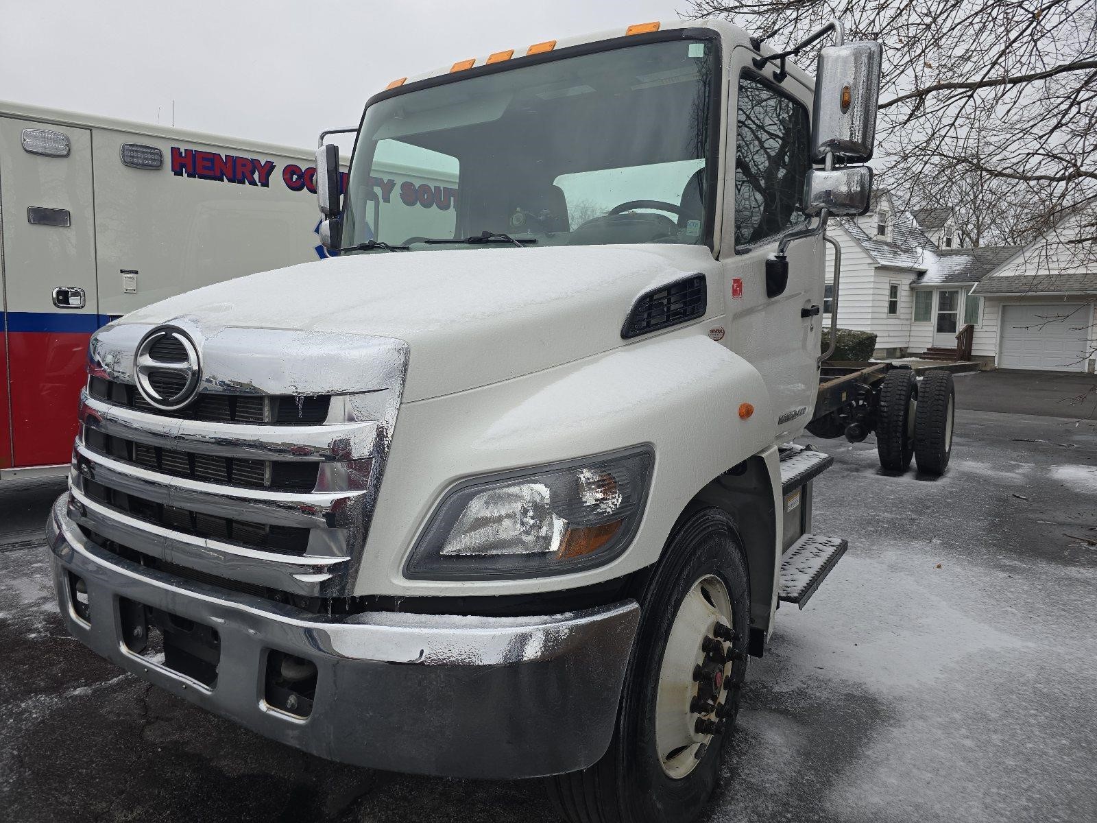 2019 HINO 338 - image 4 of 6