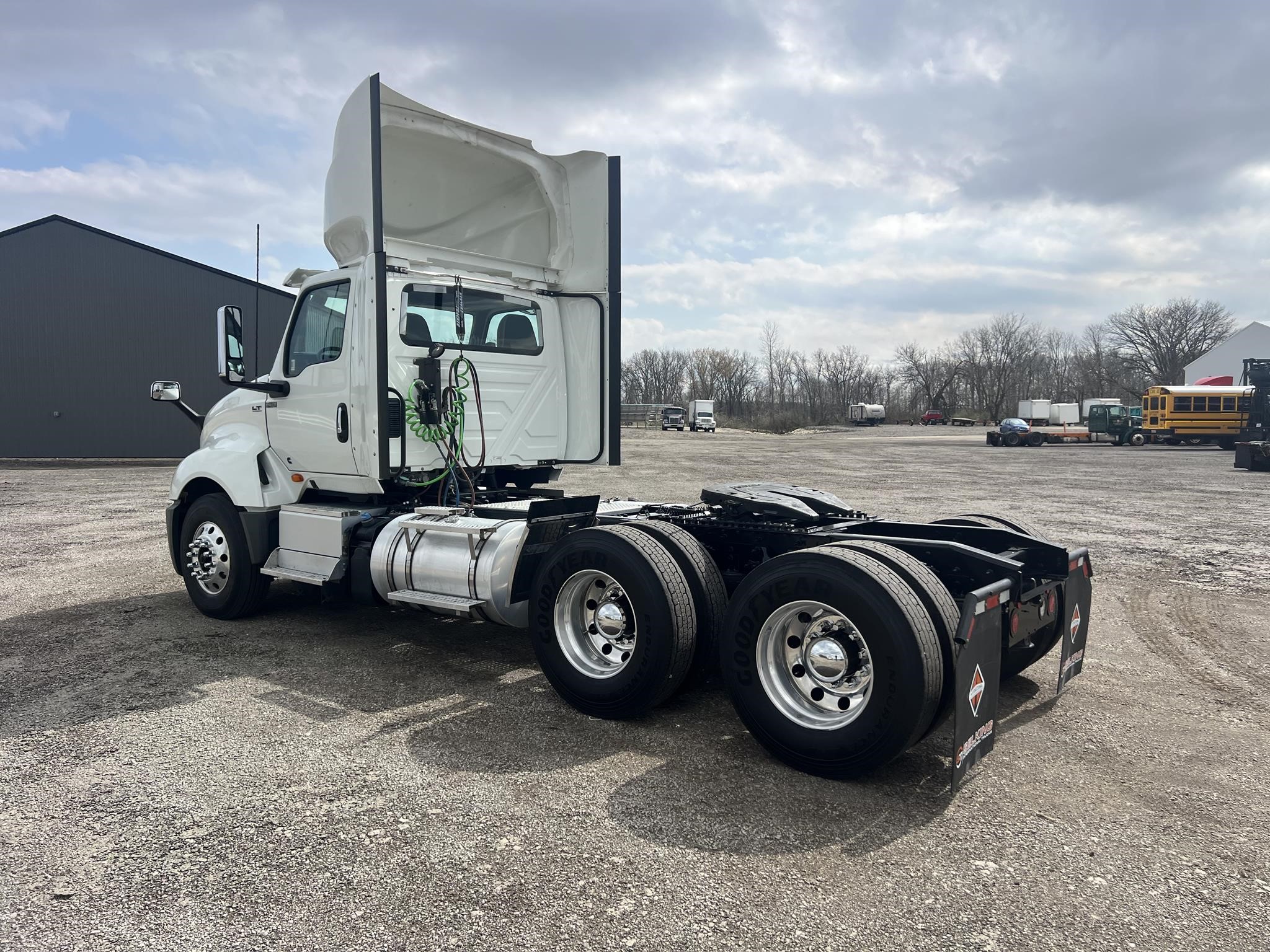 2023 INTERNATIONAL LT - image 4 of 6