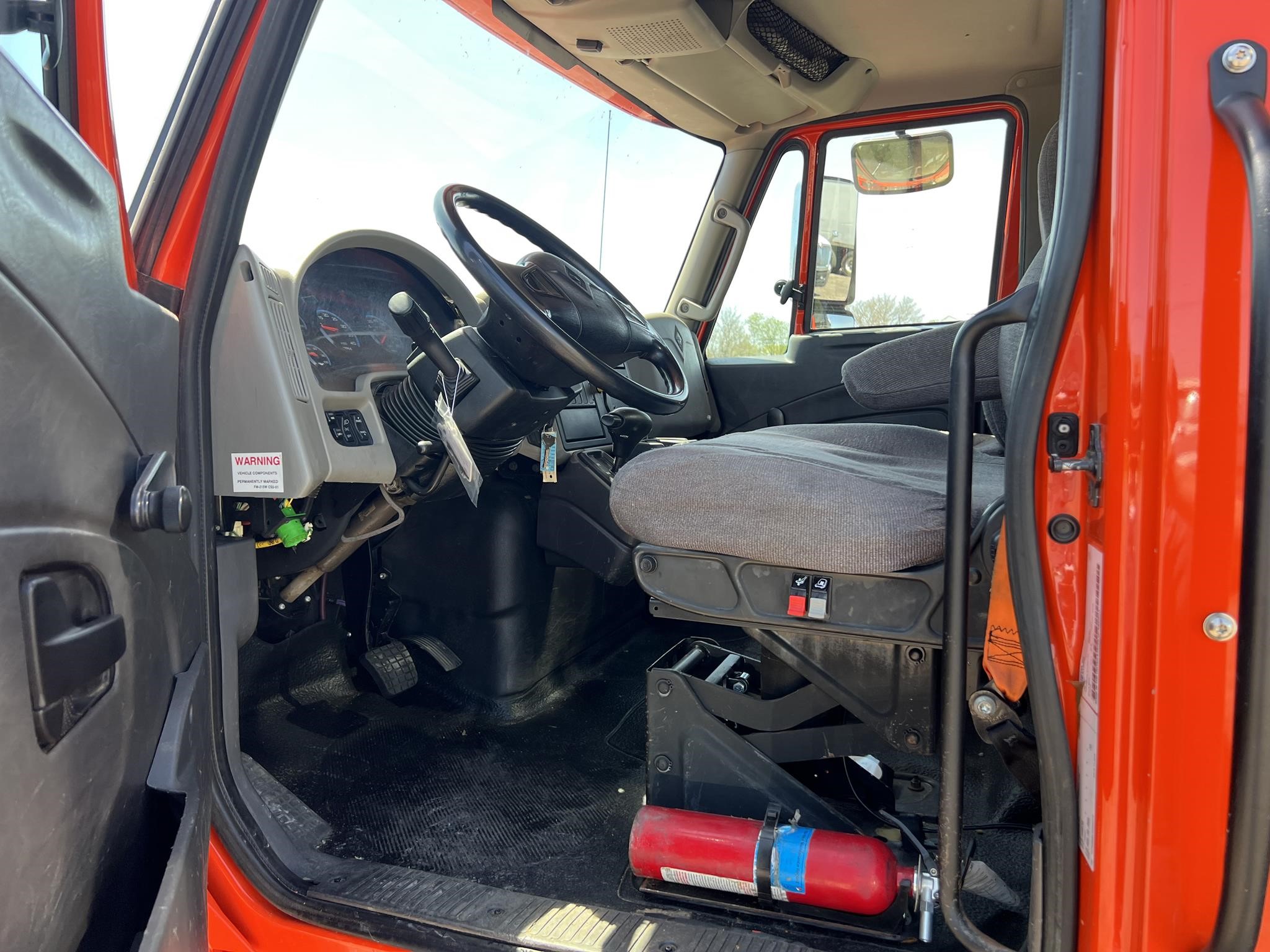 2017 INTERNATIONAL DURASTAR 4300 - image 5 of 6