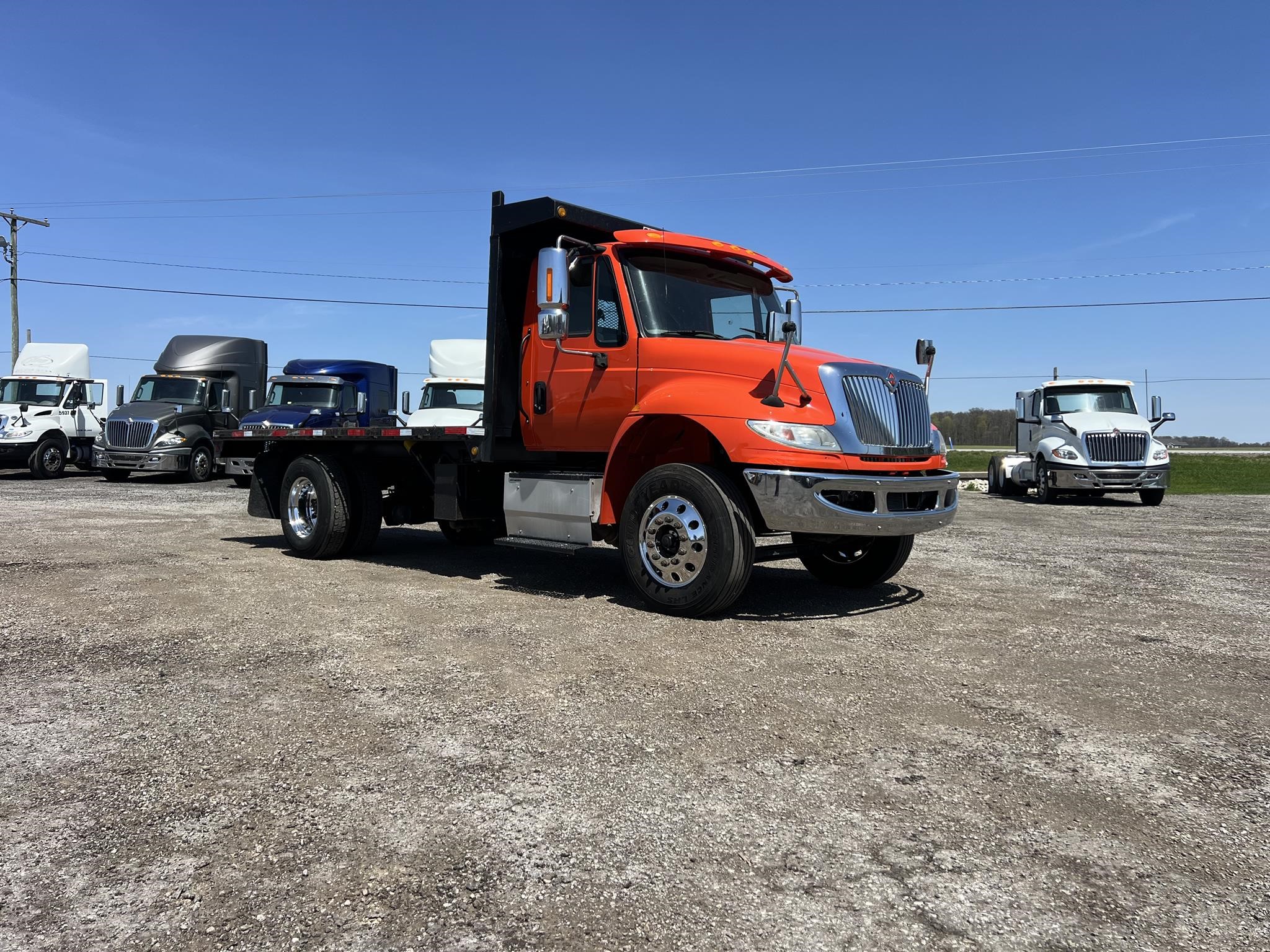 2017 INTERNATIONAL DURASTAR 4300 - image 4 of 6