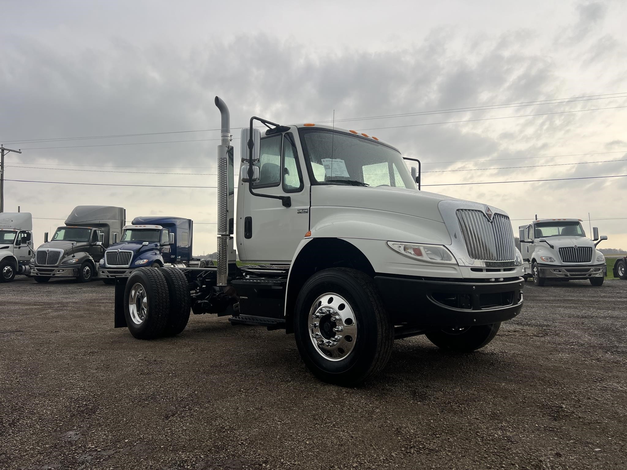 2019 INTERNATIONAL DURASTAR 4400 - image 2 of 6