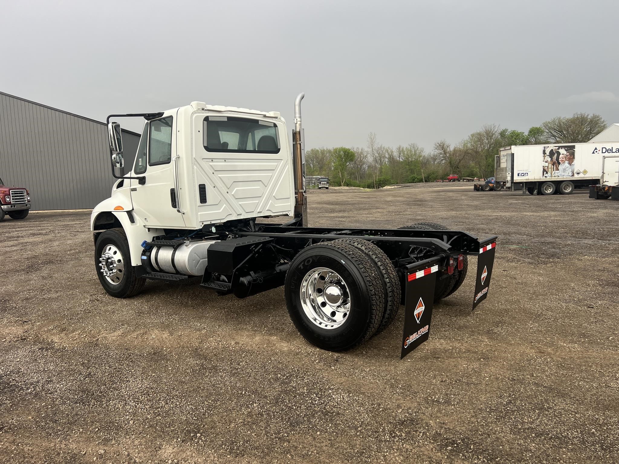 2019 INTERNATIONAL DURASTAR 4400 - image 3 of 6
