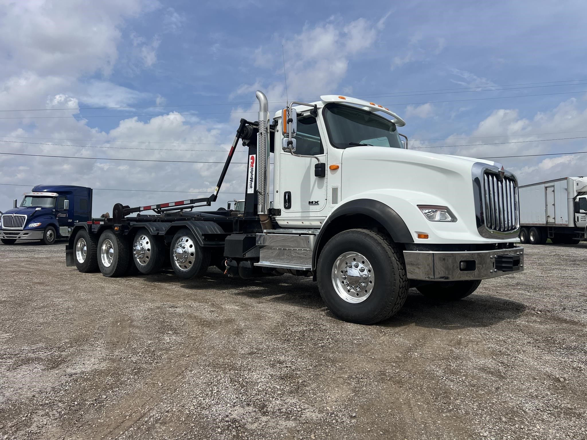 2018 INTERNATIONAL HX - image 2 of 6