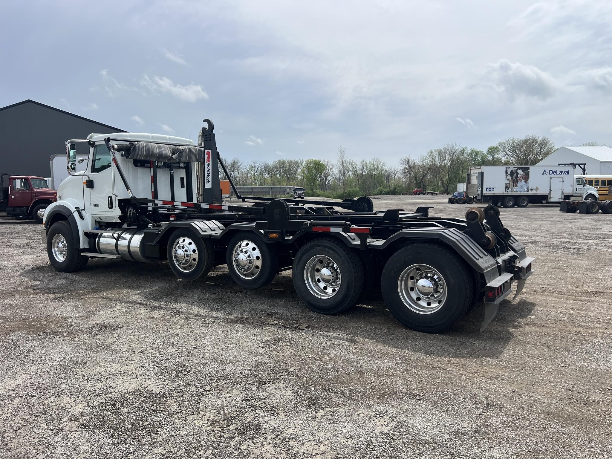 2018 INTERNATIONAL HX - image 4 of 6