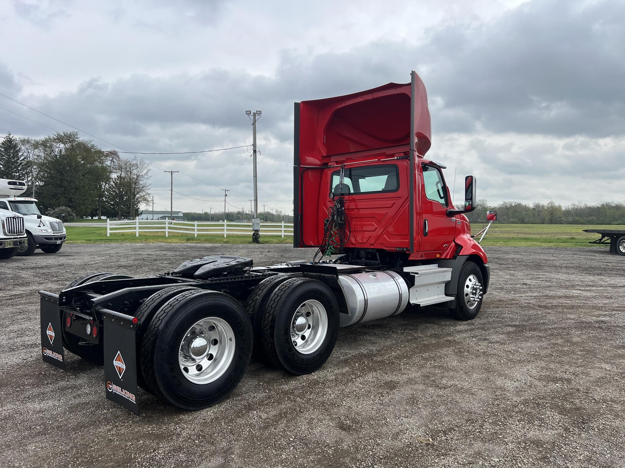 2019 INTERNATIONAL RH - image 3 of 6