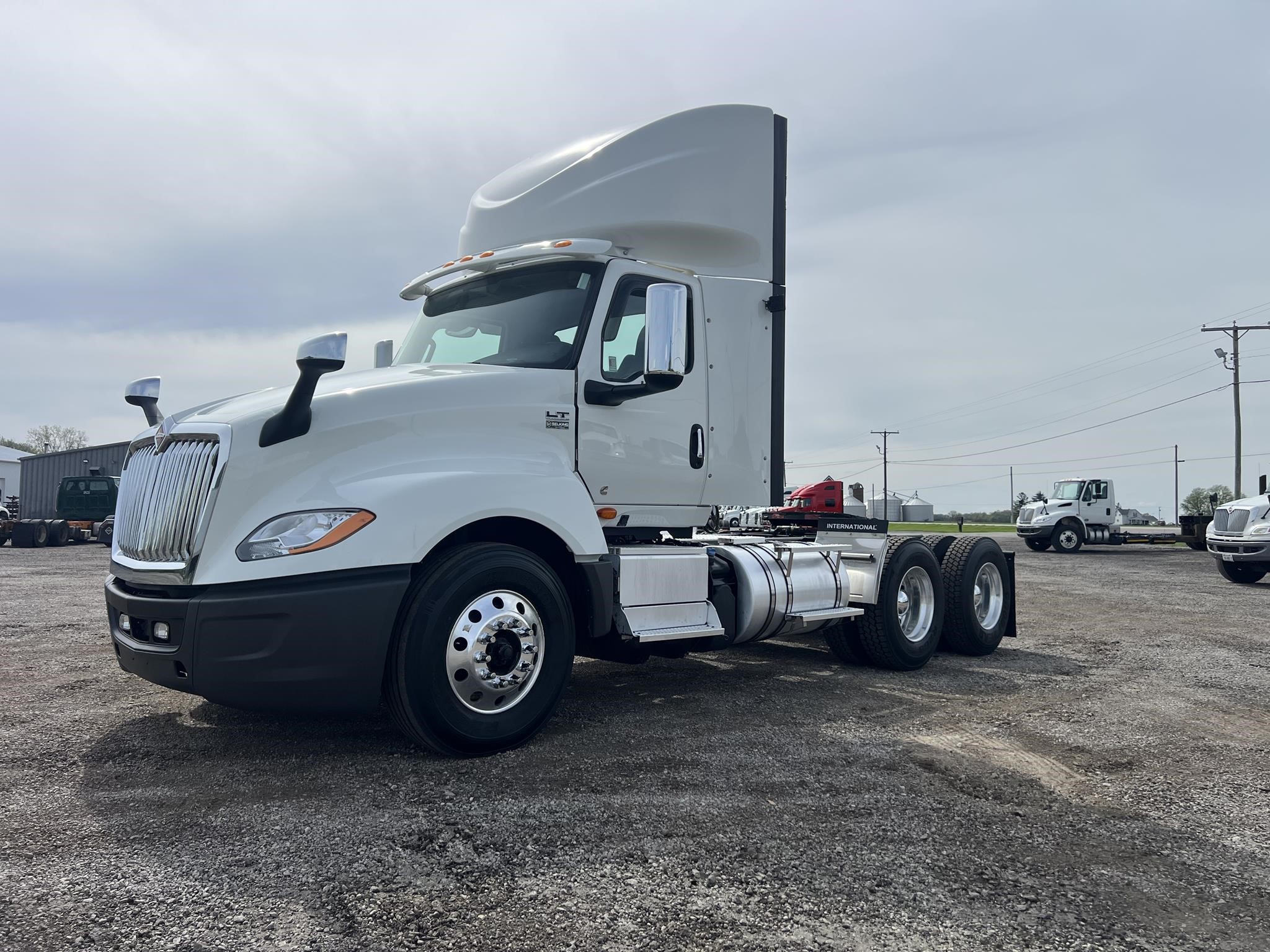 2023 INTERNATIONAL LT - image 1 of 6