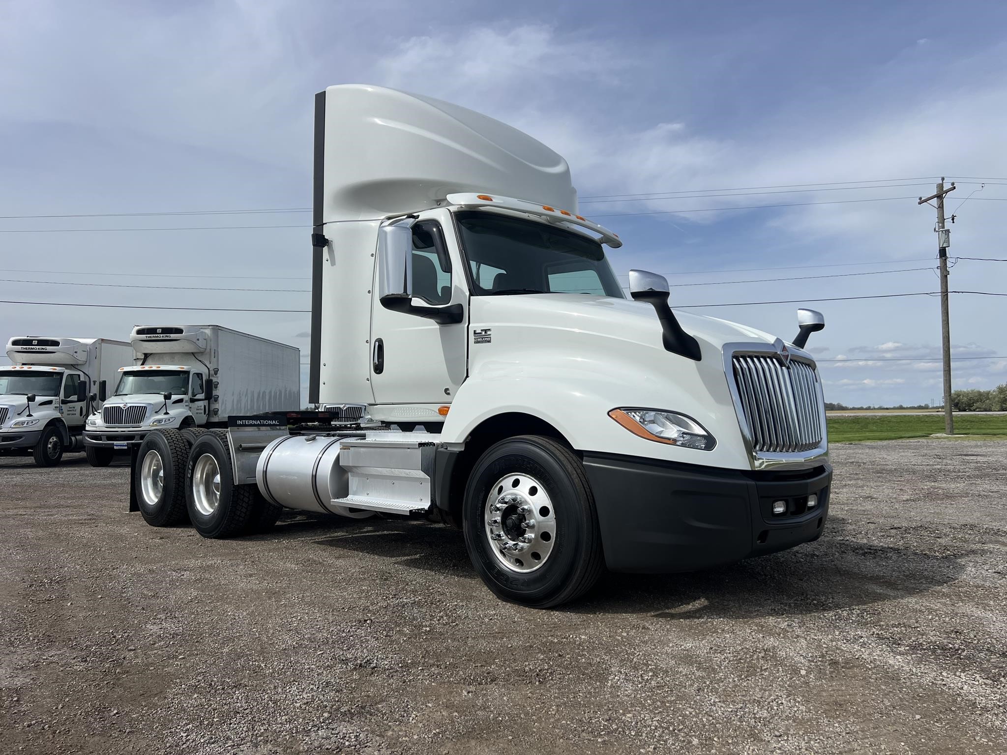 2023 INTERNATIONAL LT - image 2 of 6