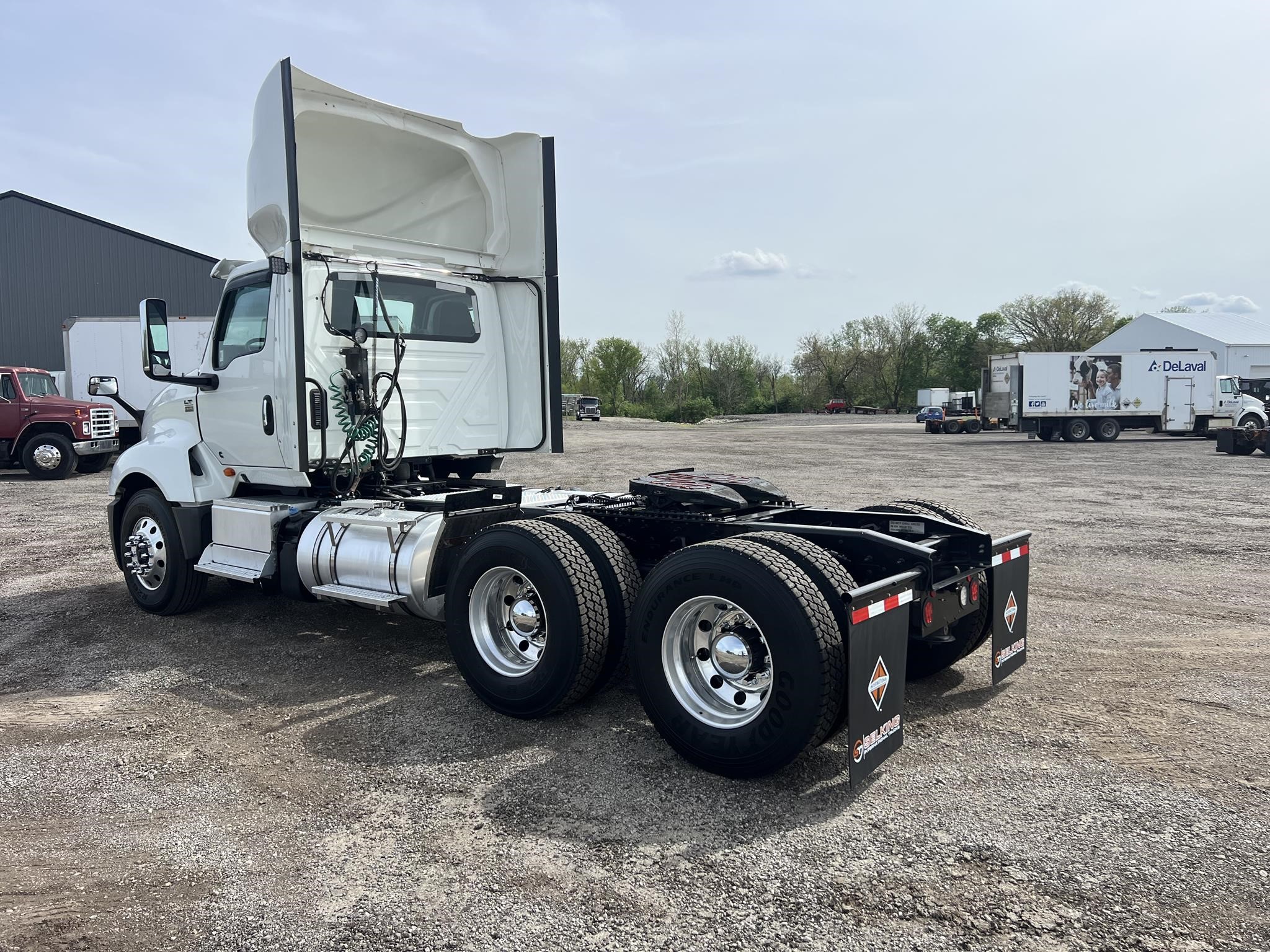 2023 INTERNATIONAL LT - image 3 of 6