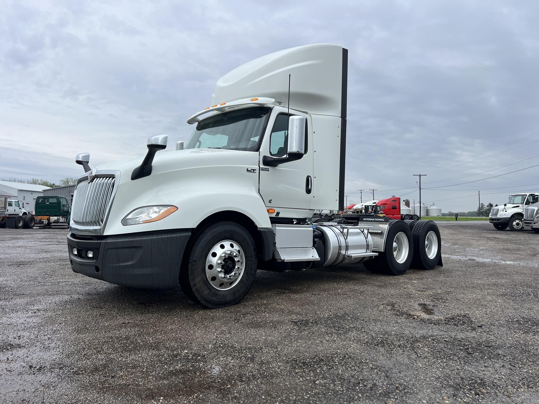 2023 INTERNATIONAL LT - image 1 of 6