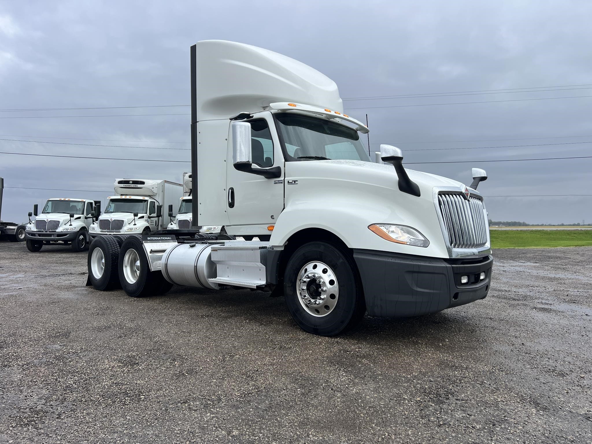 2023 INTERNATIONAL LT - image 2 of 6
