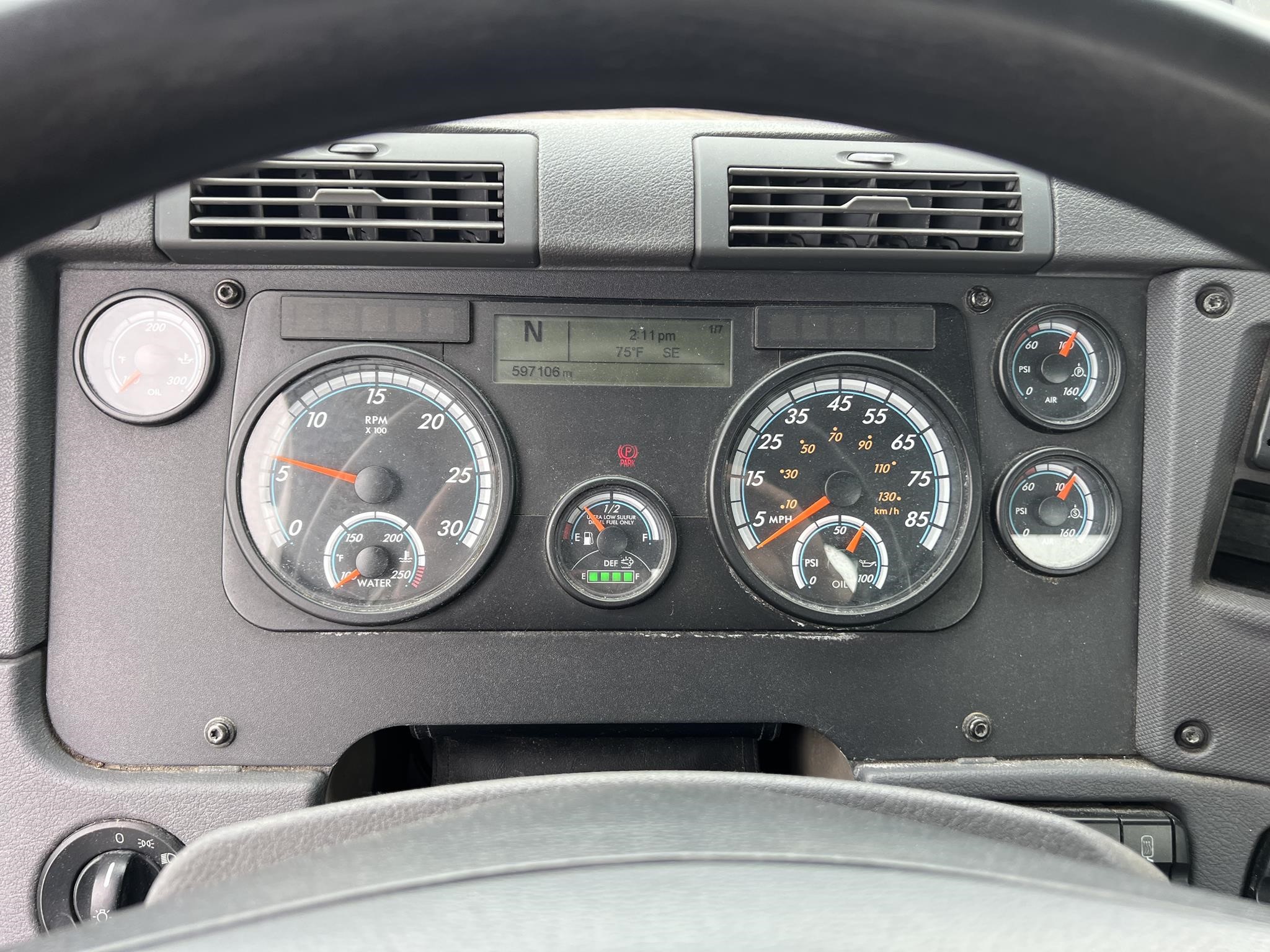 2016 FREIGHTLINER CASCADIA 125 - image 4 of 6
