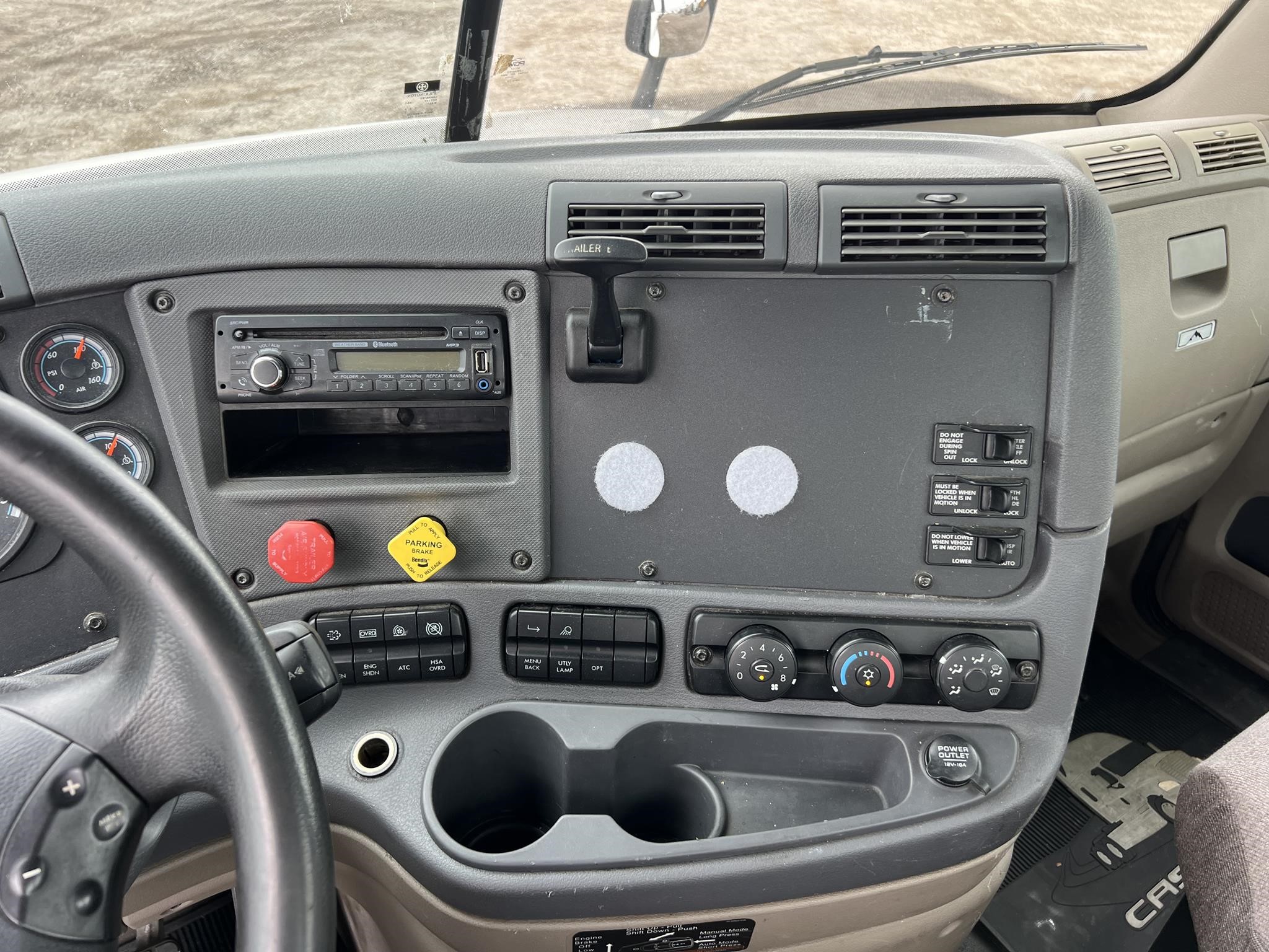 2016 FREIGHTLINER CASCADIA 125 - image 5 of 6