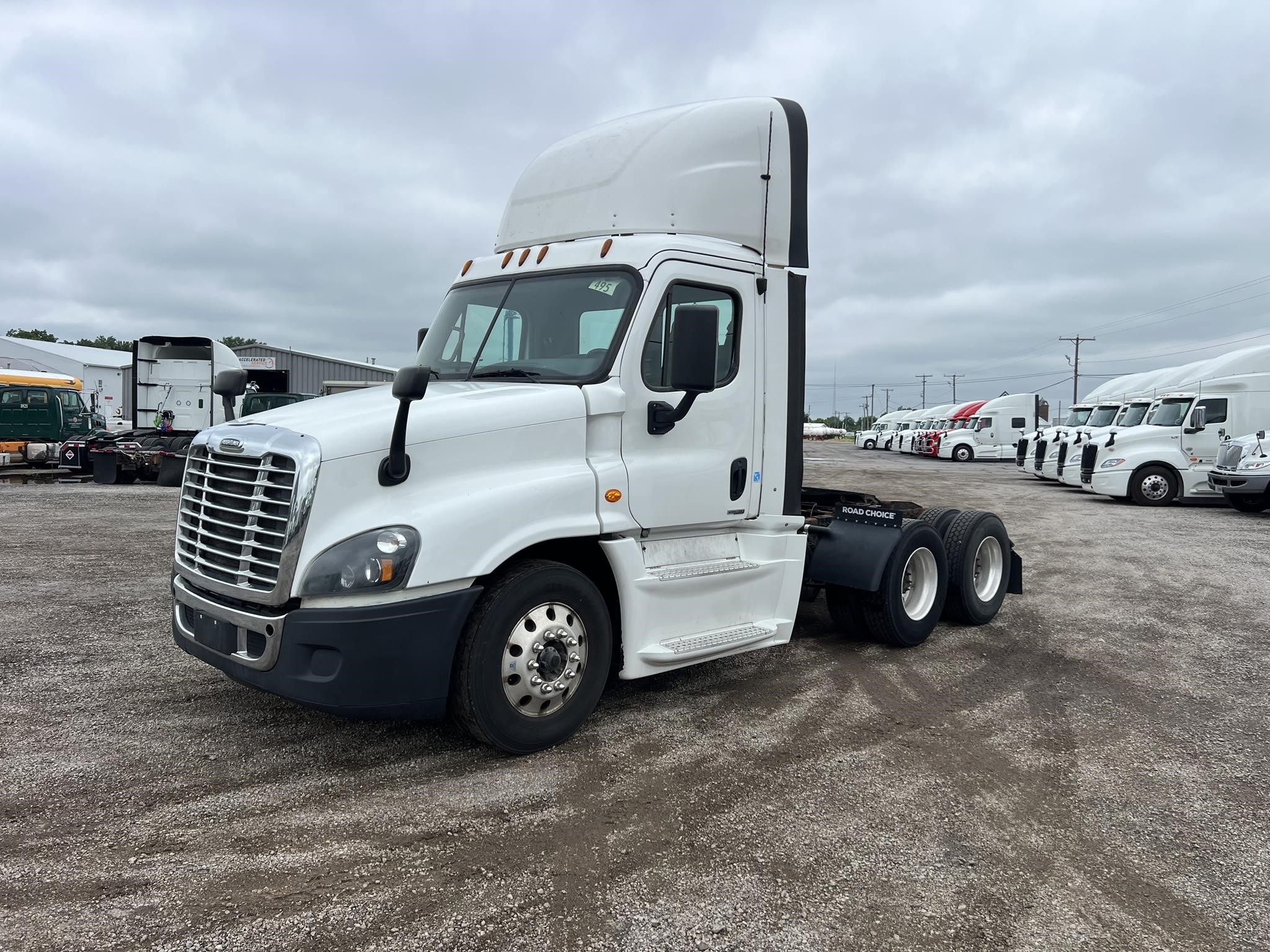2016 FREIGHTLINER CASCADIA 125 - image 1 of 6
