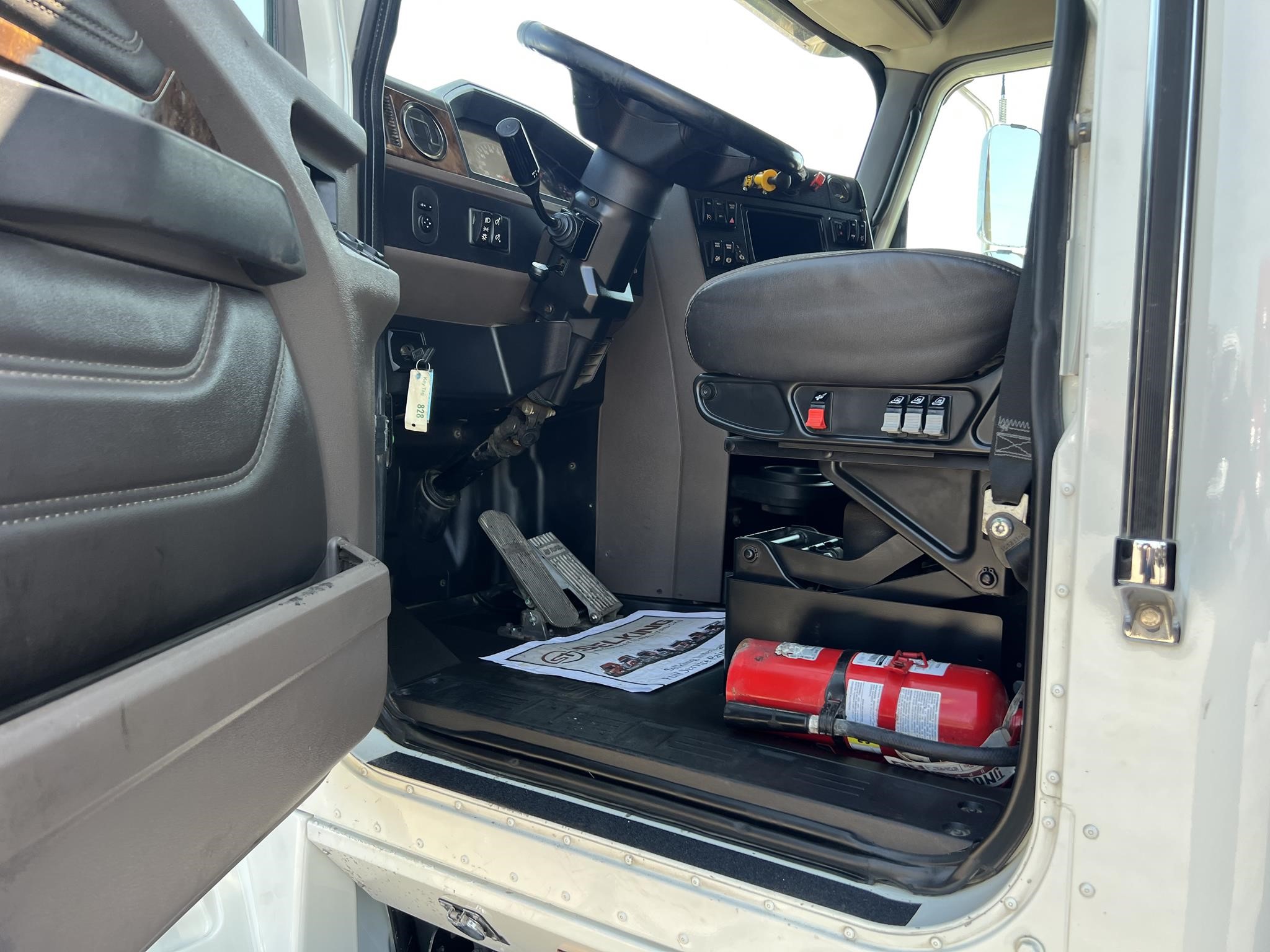 2019 INTERNATIONAL HX - image 5 of 6
