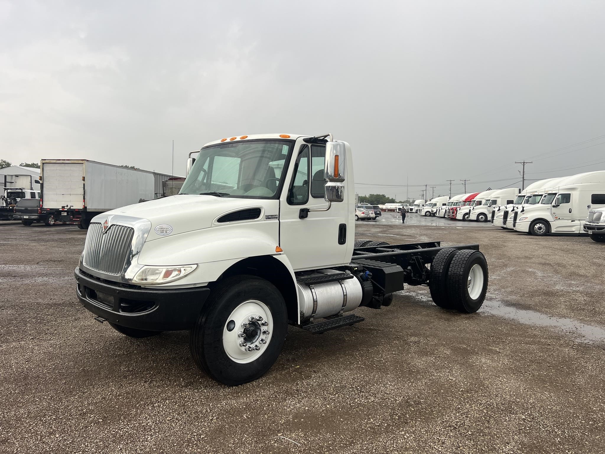 2017 INTERNATIONAL DURASTAR 4300 - image 2 of 6