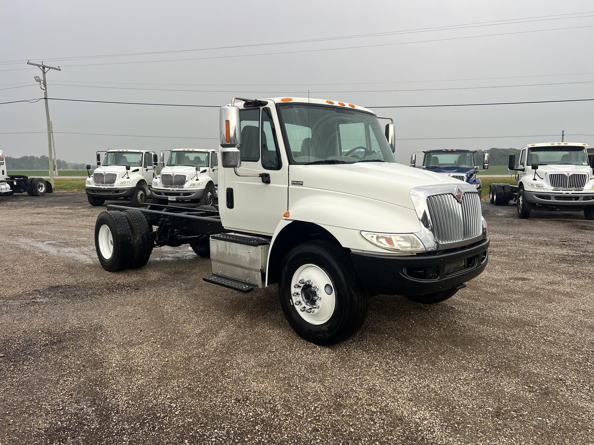 2017 INTERNATIONAL DURASTAR 4300 - image 1 of 6