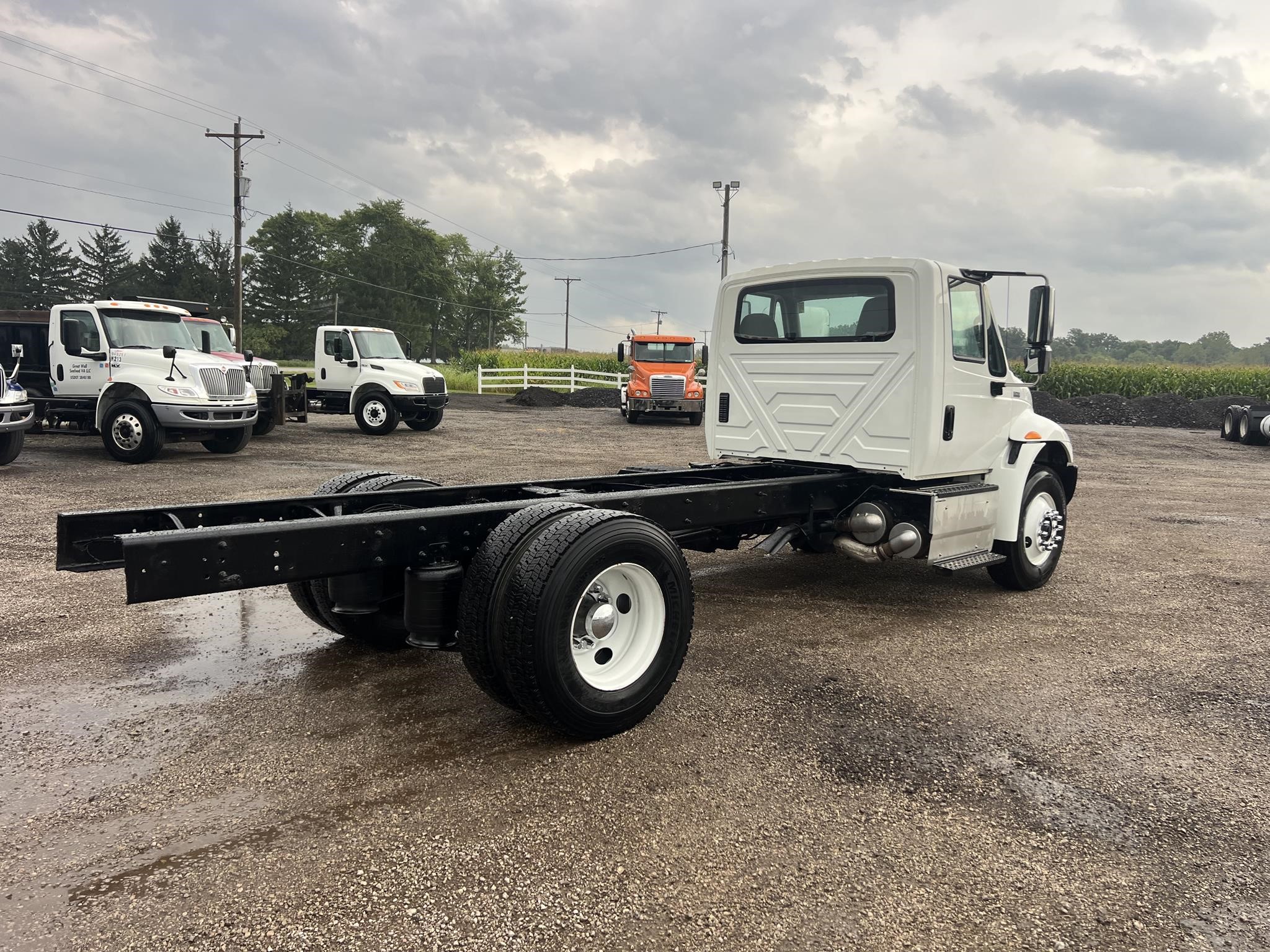 2017 INTERNATIONAL DURASTAR 4300 - image 3 of 6