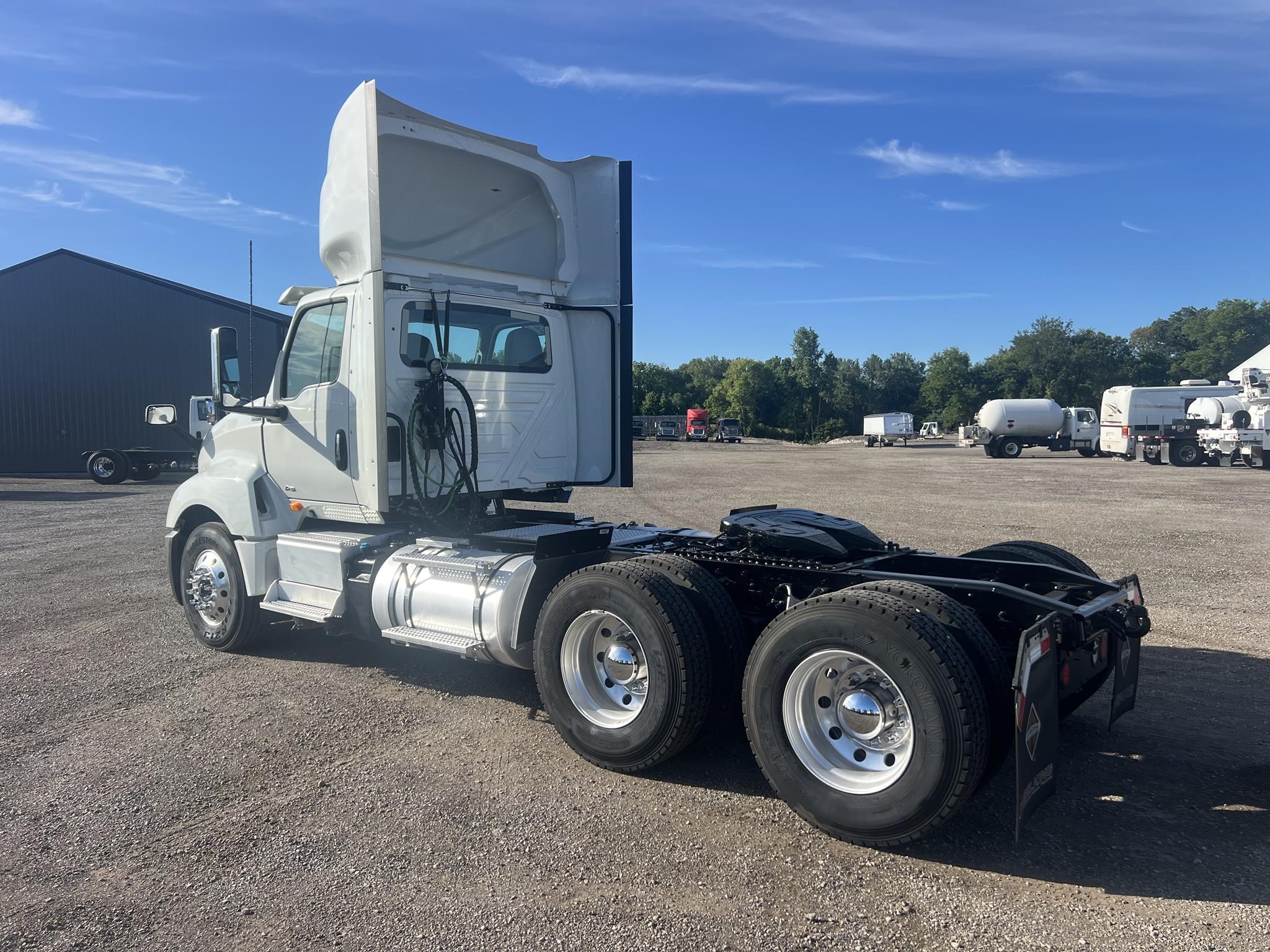 2020 INTERNATIONAL LT - image 4 of 6