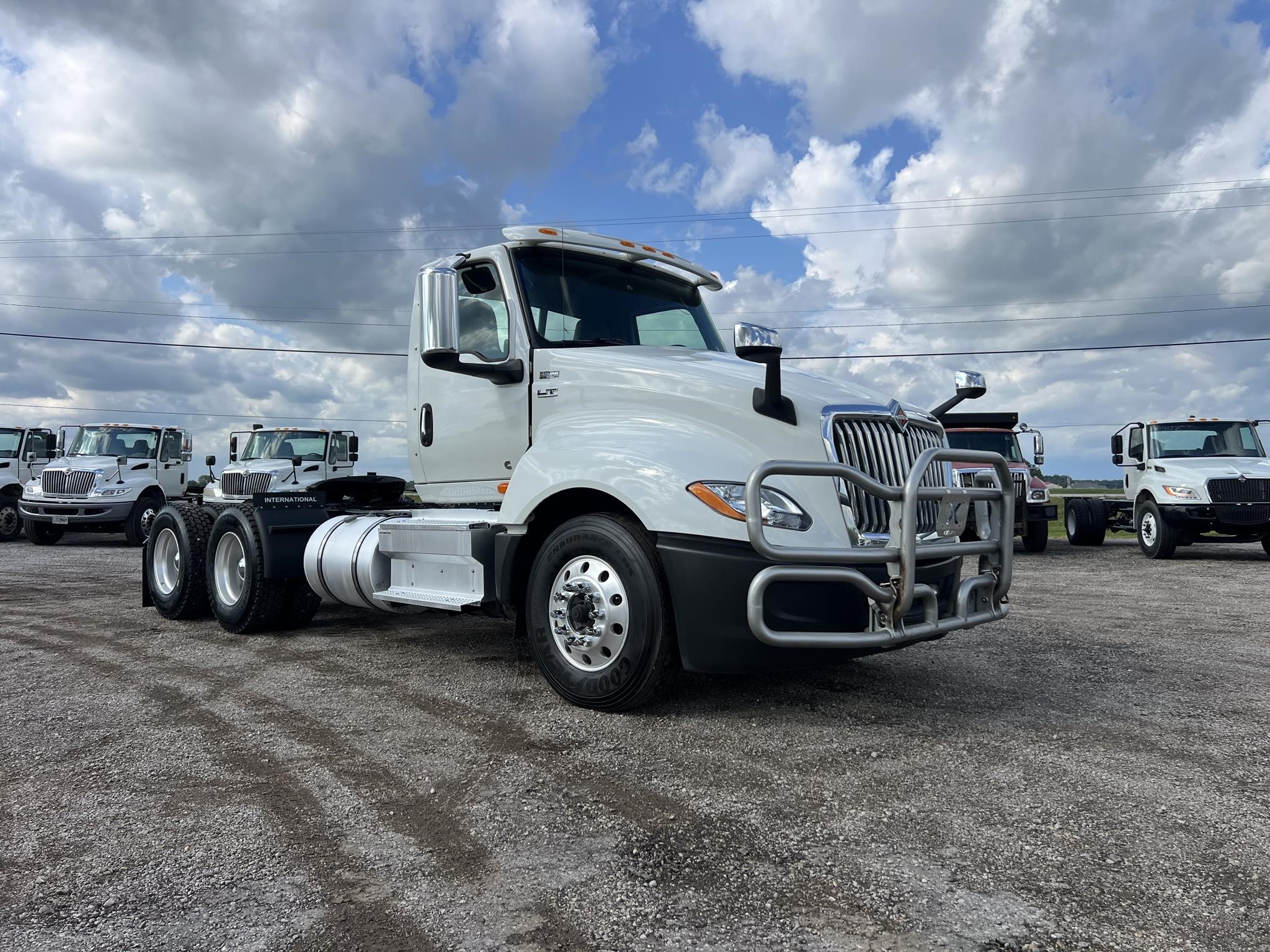 2019 INTERNATIONAL LT - image 1 of 6