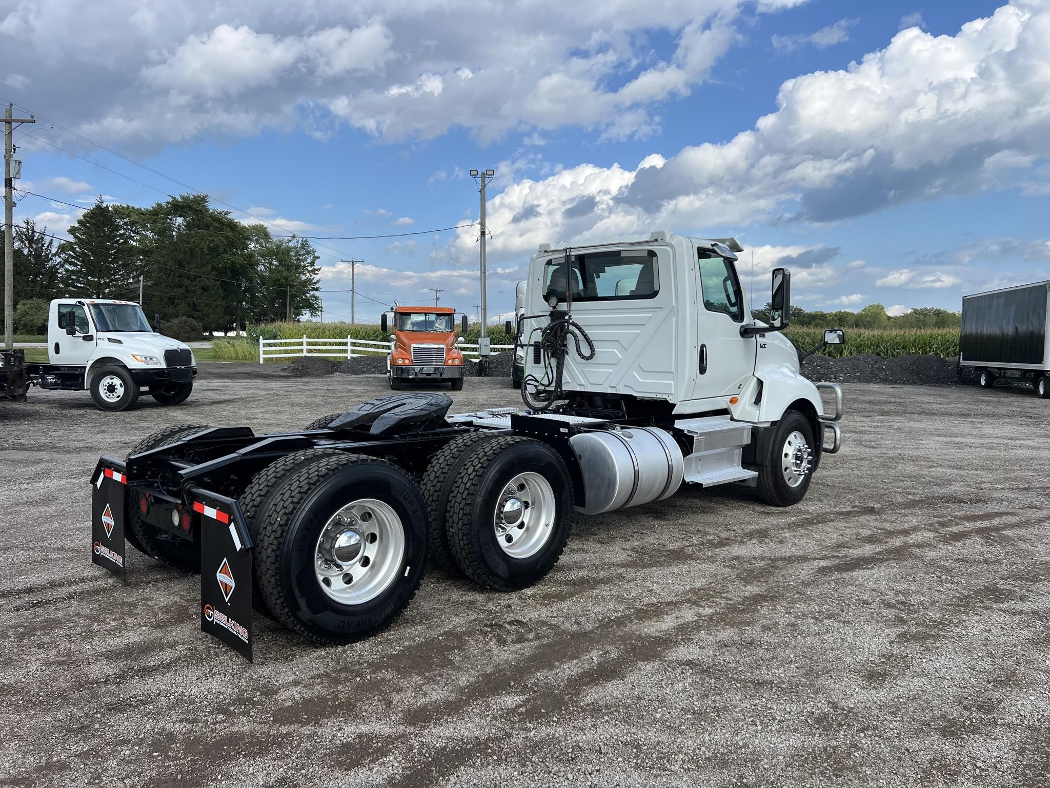 2019 INTERNATIONAL LT - image 3 of 6