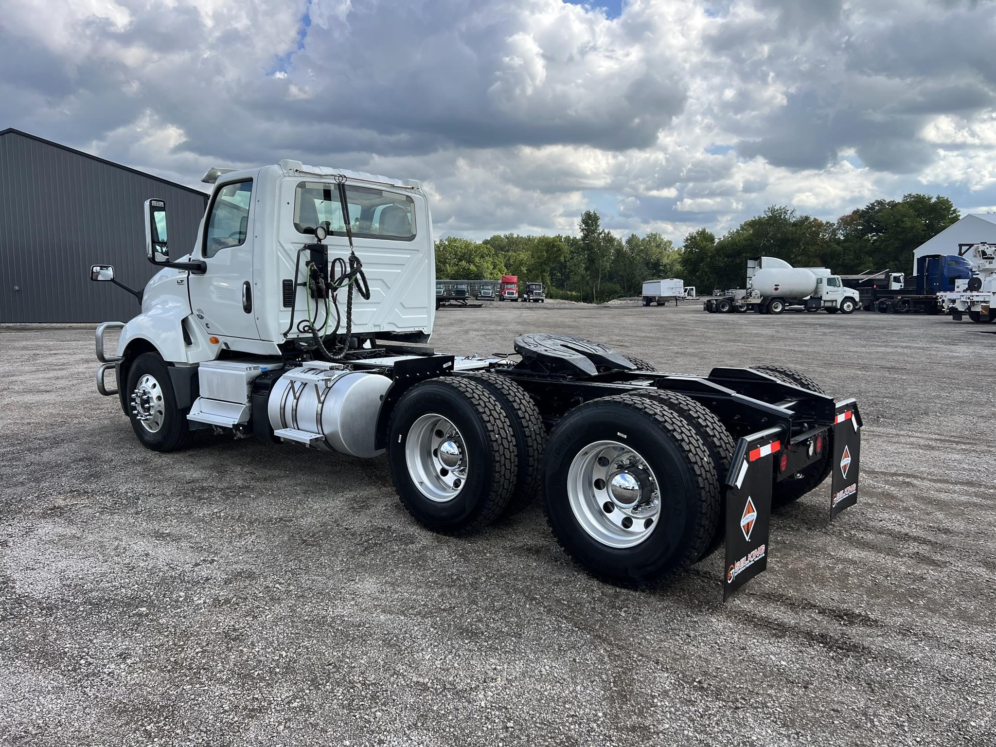 2019 INTERNATIONAL LT - image 5 of 6