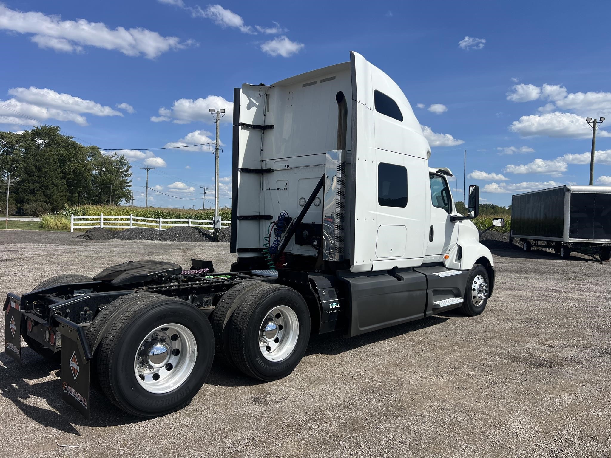 2019 INTERNATIONAL LT - image 3 of 6