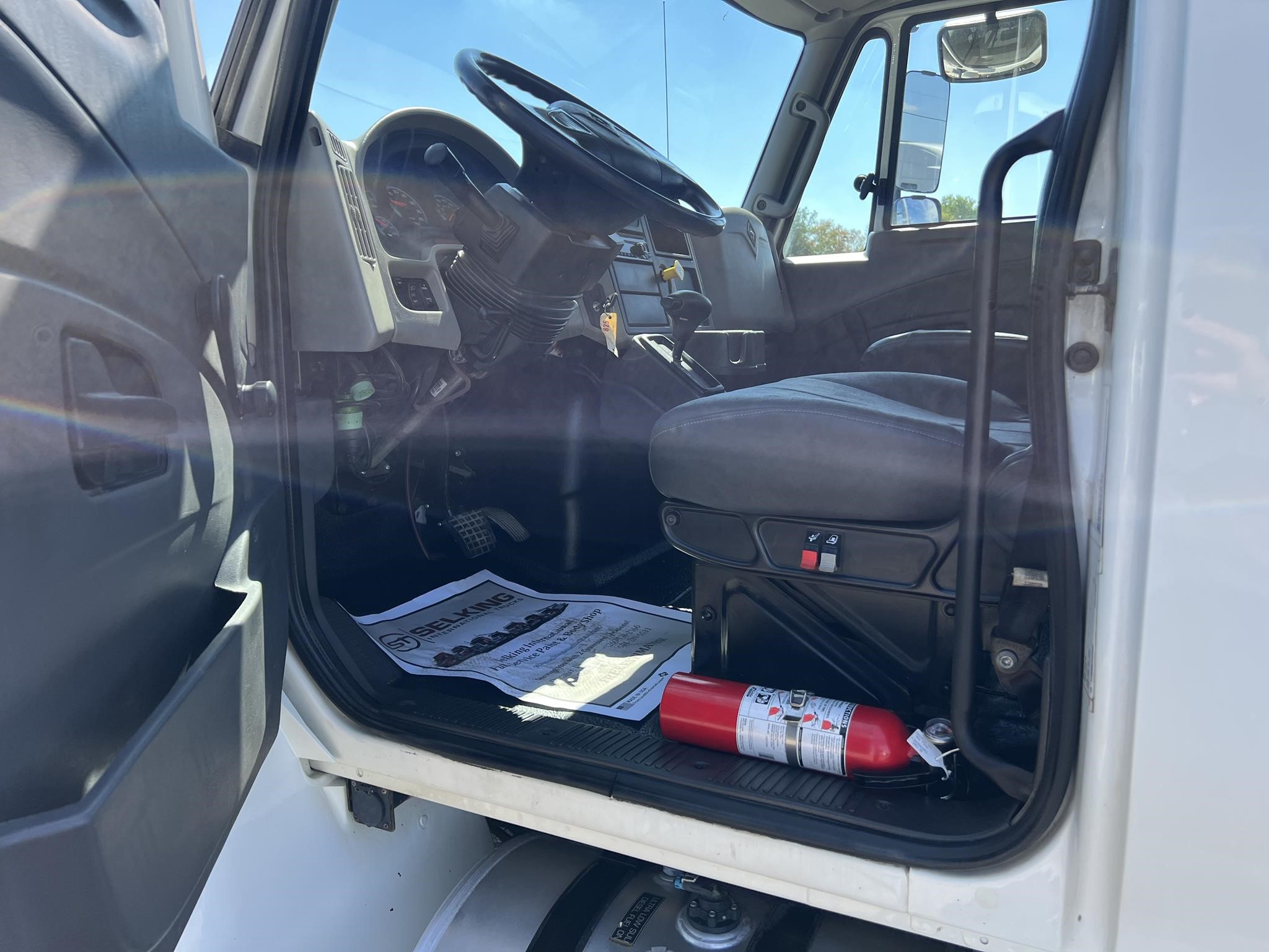 2017 INTERNATIONAL DURASTAR 4300 - image 5 of 6