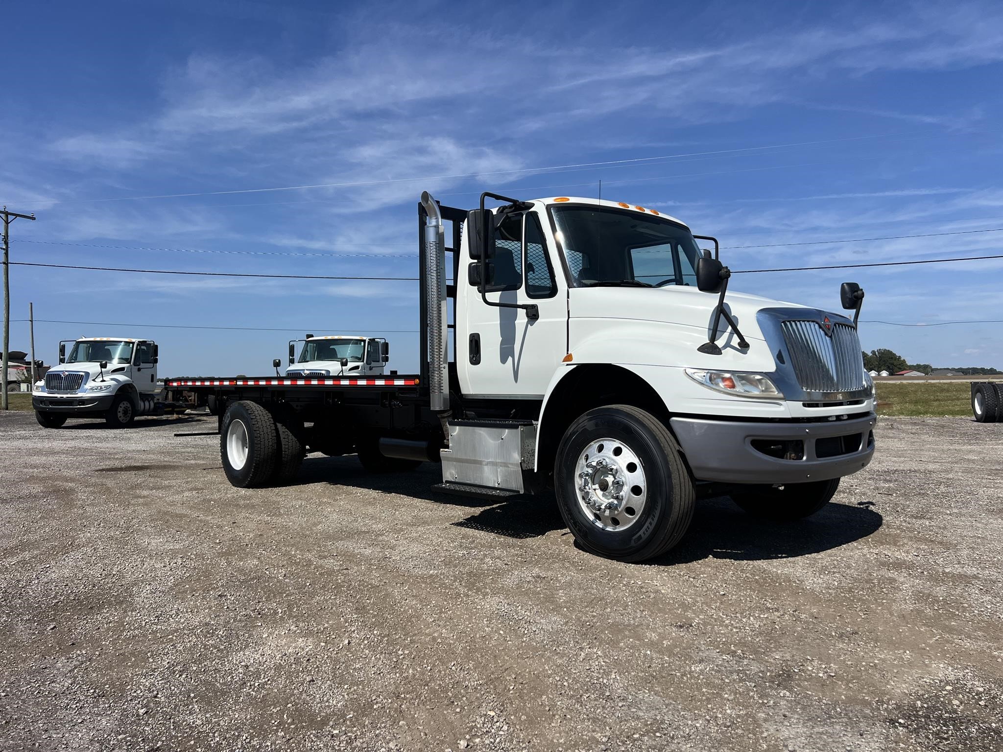 2017 INTERNATIONAL DURASTAR 4300 - image 2 of 6