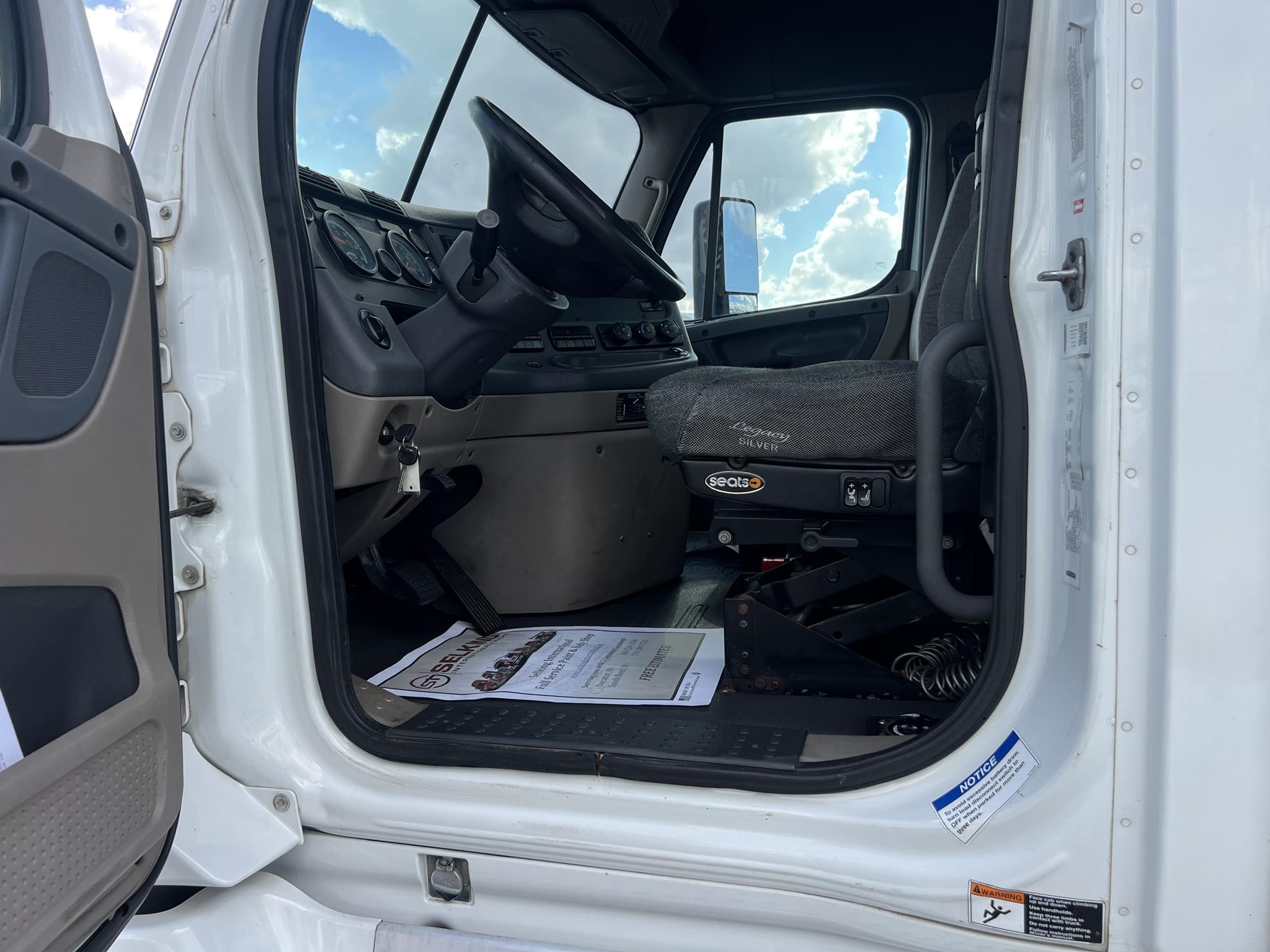 2016 FREIGHTLINER CASCADIA 125 - image 6 of 6