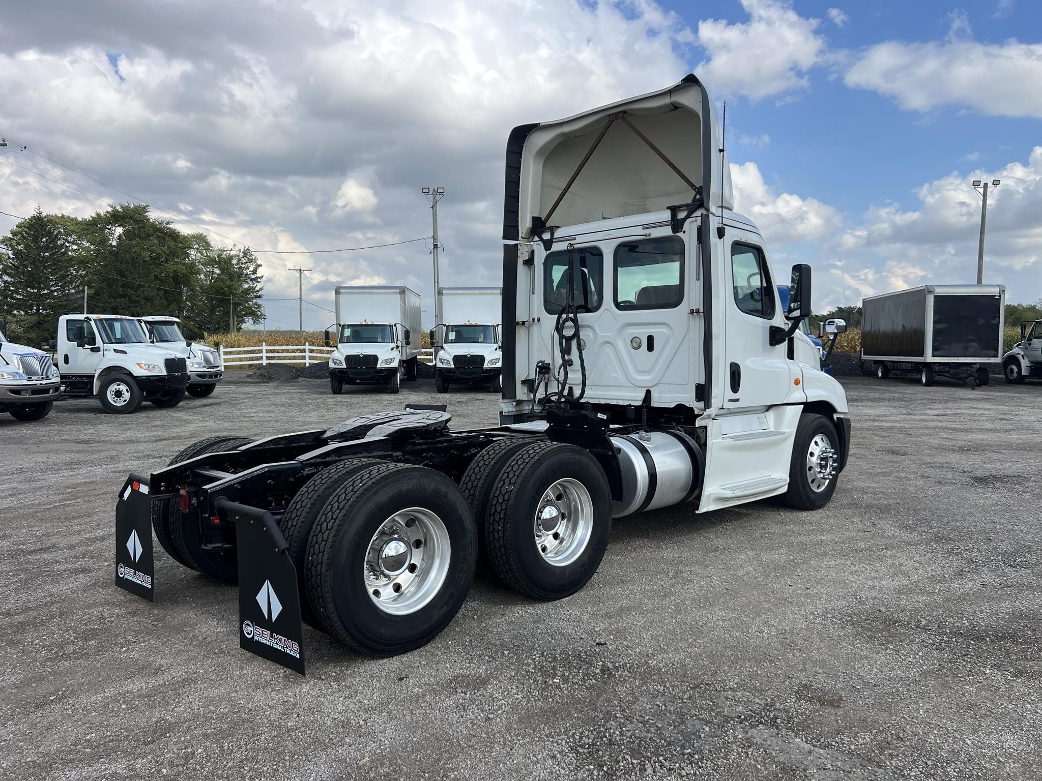 2016 FREIGHTLINER CASCADIA 125 - image 3 of 6