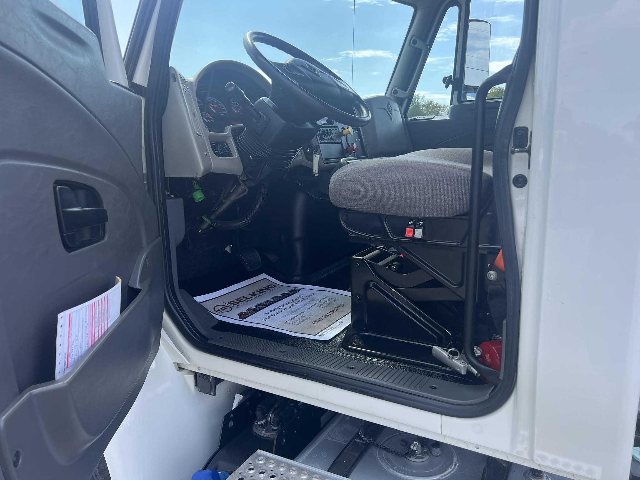 2019 INTERNATIONAL DURASTAR 4400 - image 6 of 6