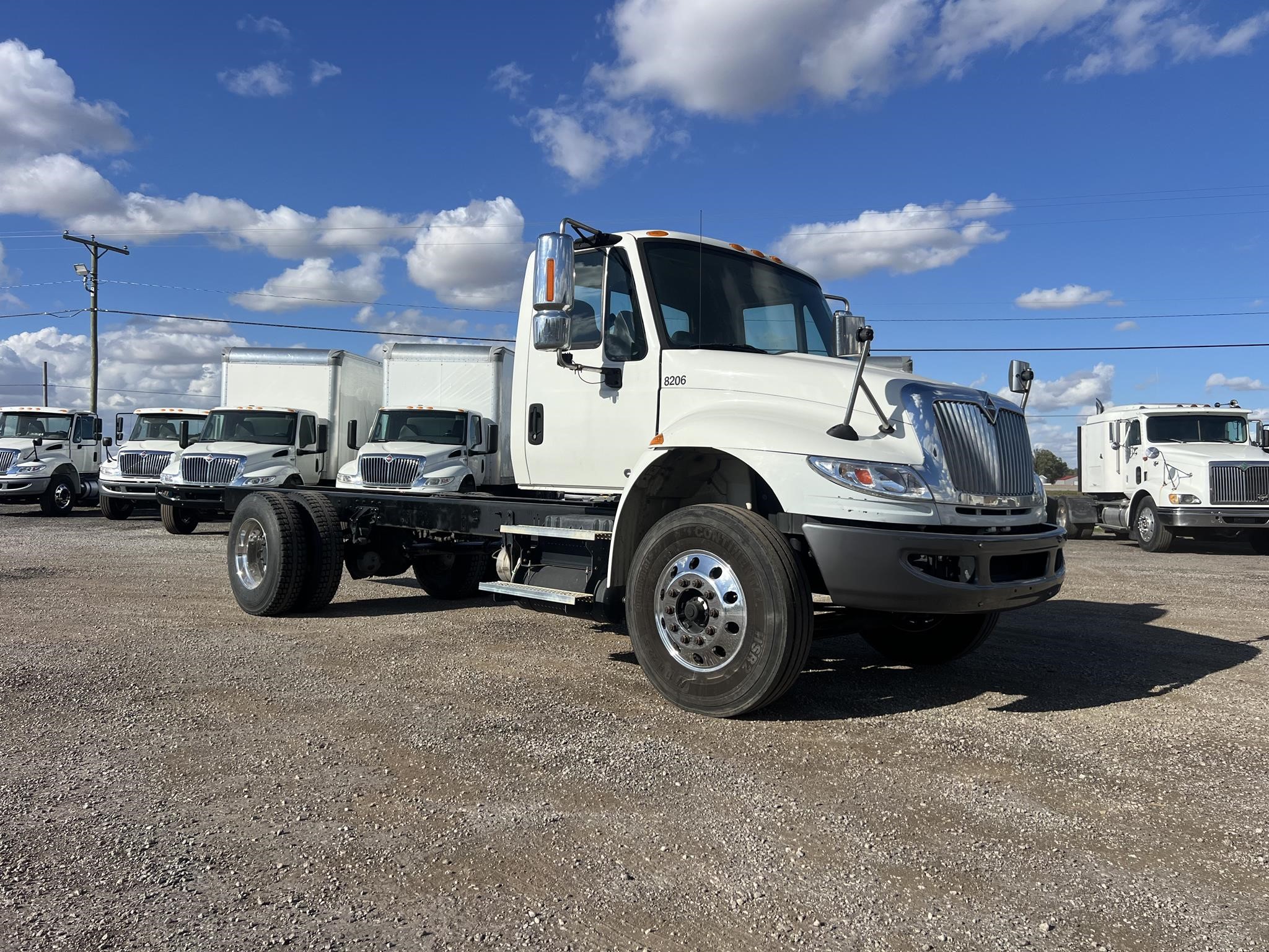 2019 INTERNATIONAL DURASTAR 4400 - image 2 of 6