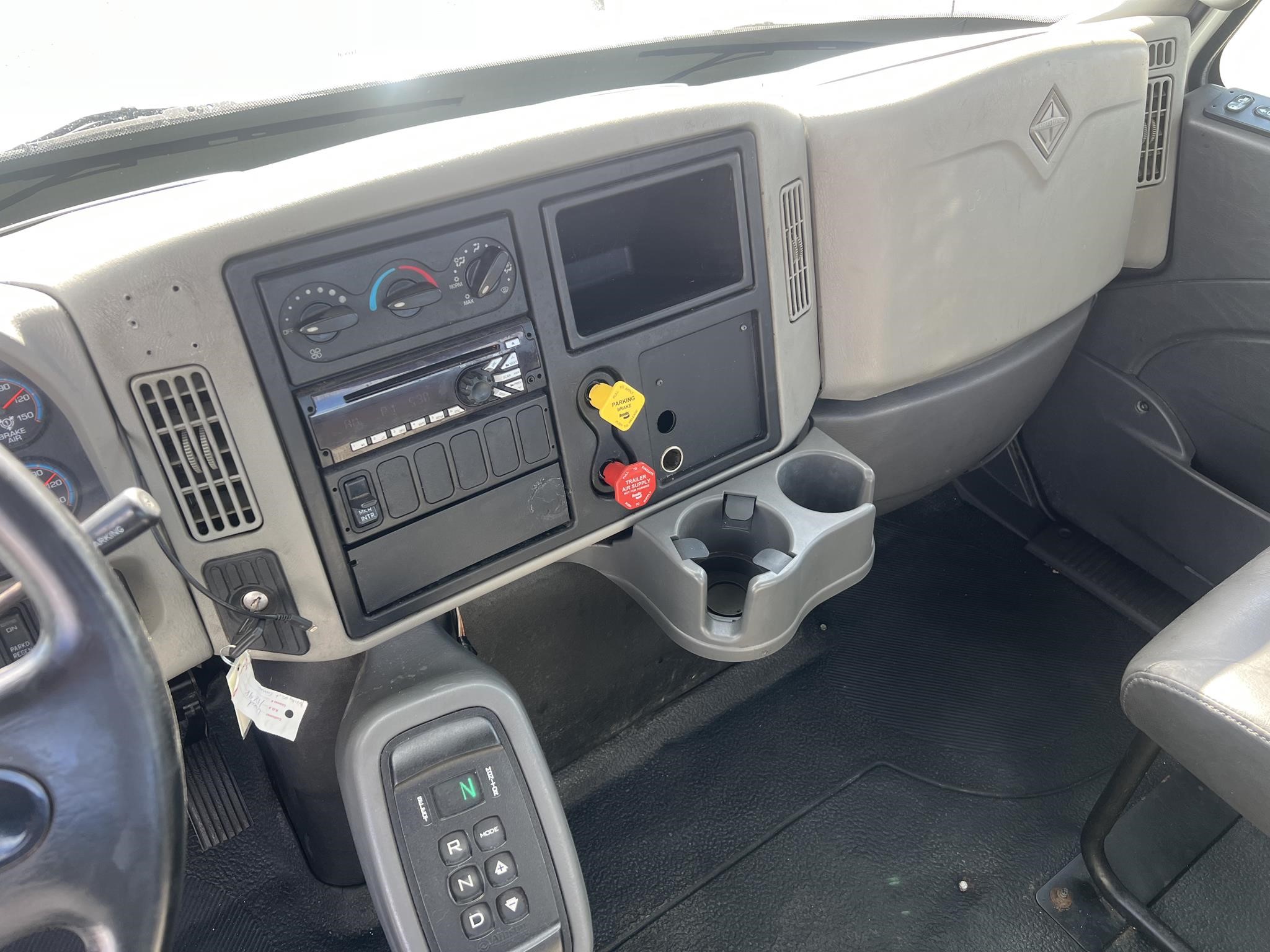2018 INTERNATIONAL DURASTAR 4300 2018 INTERNATIONAL DURASTAR 4300 - image 4 of 6