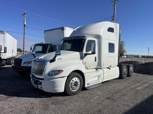 2023 INTERNATIONAL LT 10016528686